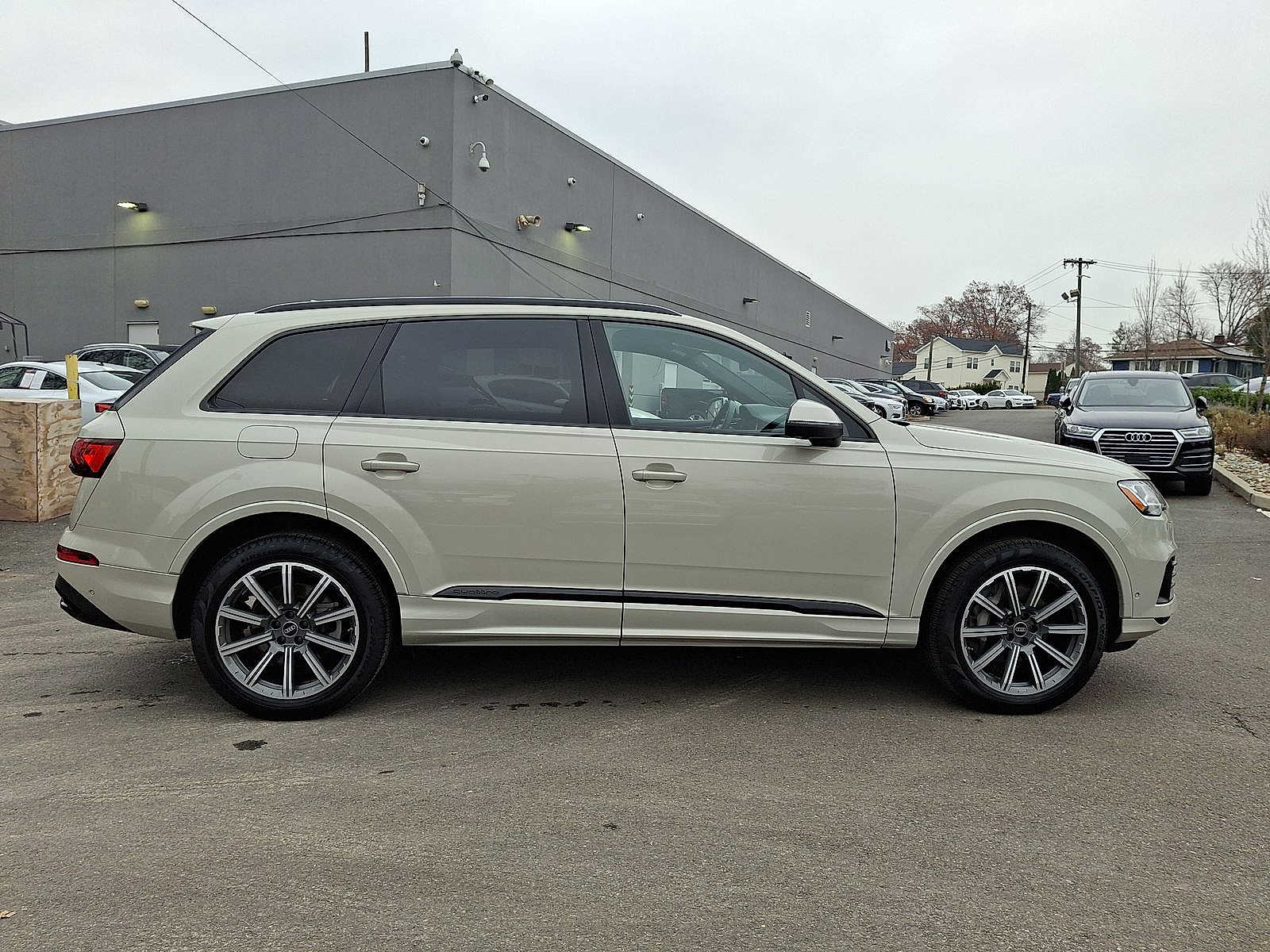 Thumbnail: 2023 Audi Q7 - 26