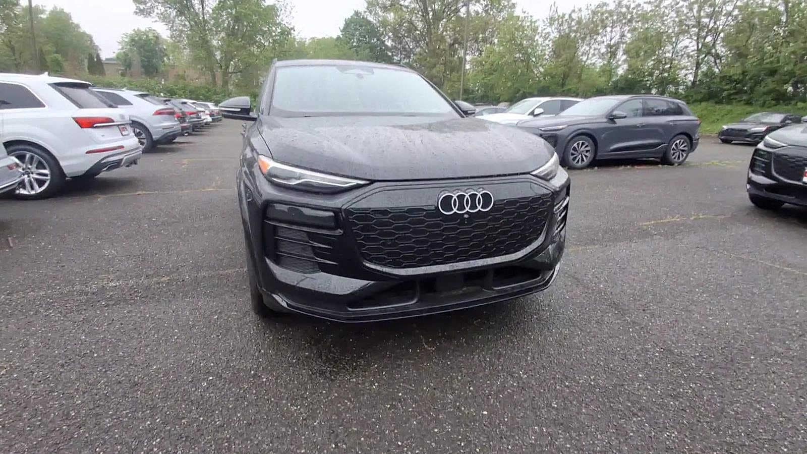 Thumbnail: 2025 Audi Q6 e-tron - 3