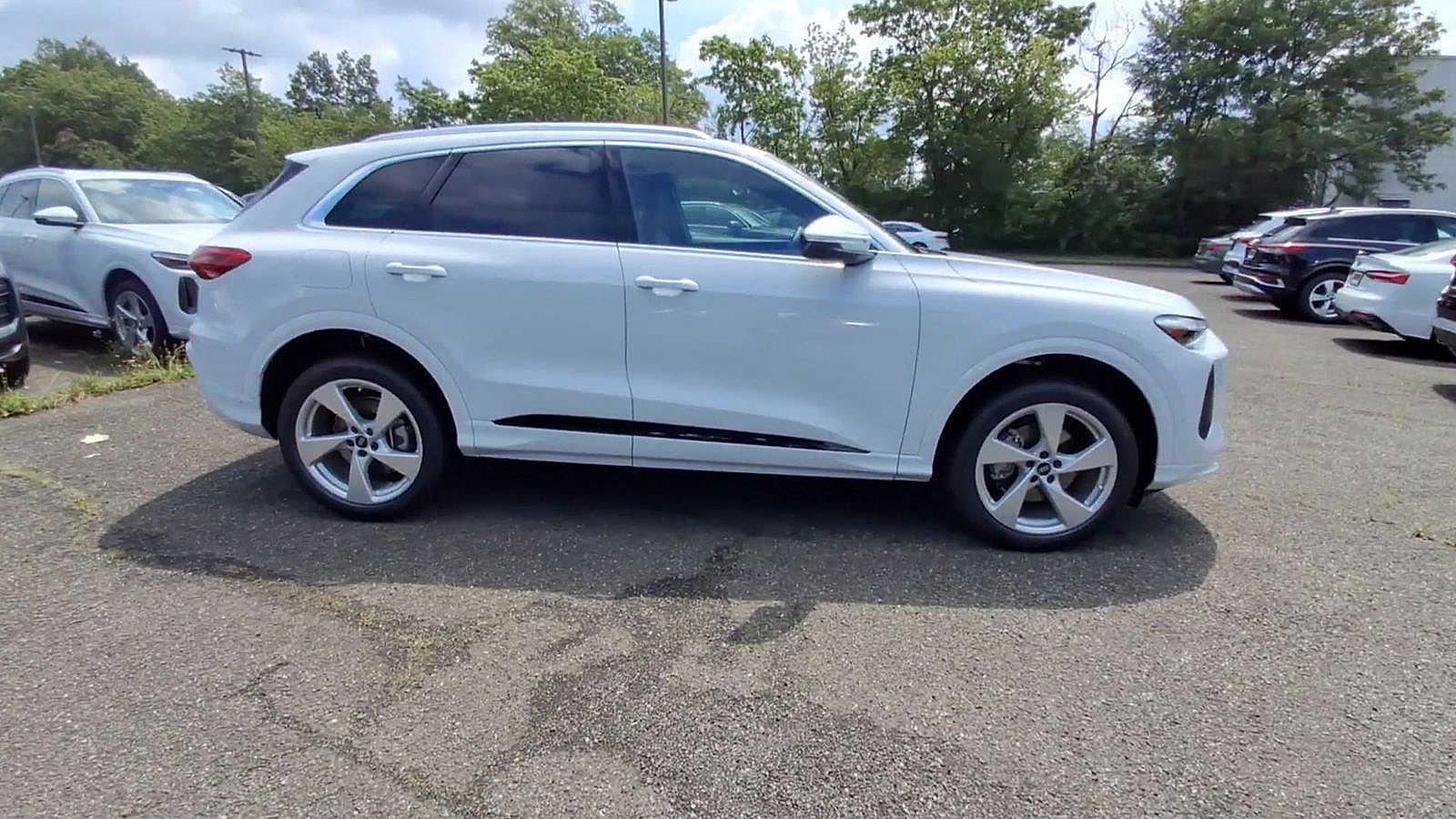 Thumbnail: 2025 Audi Q5 - 9