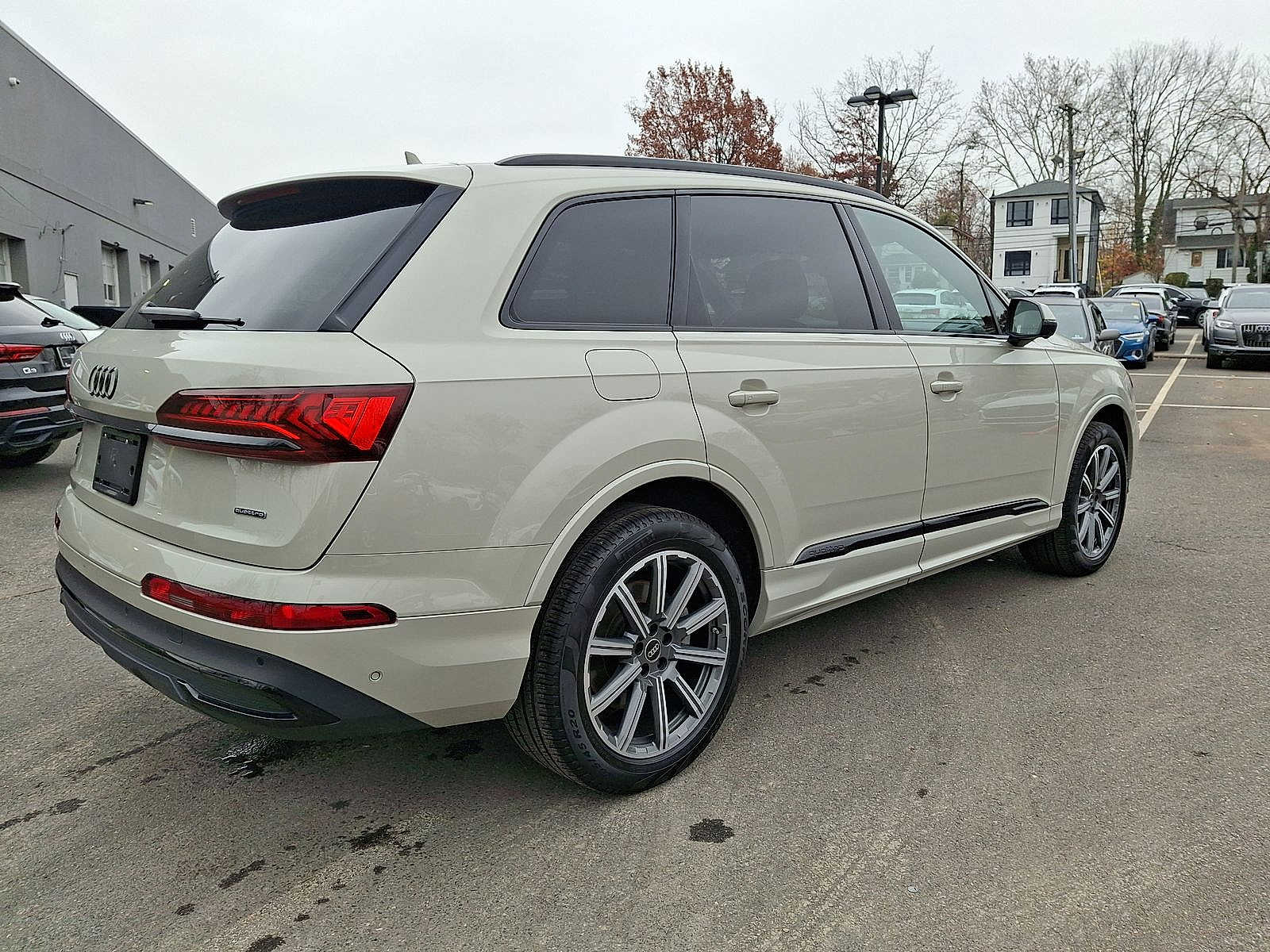 Thumbnail: 2023 Audi Q7 - 25