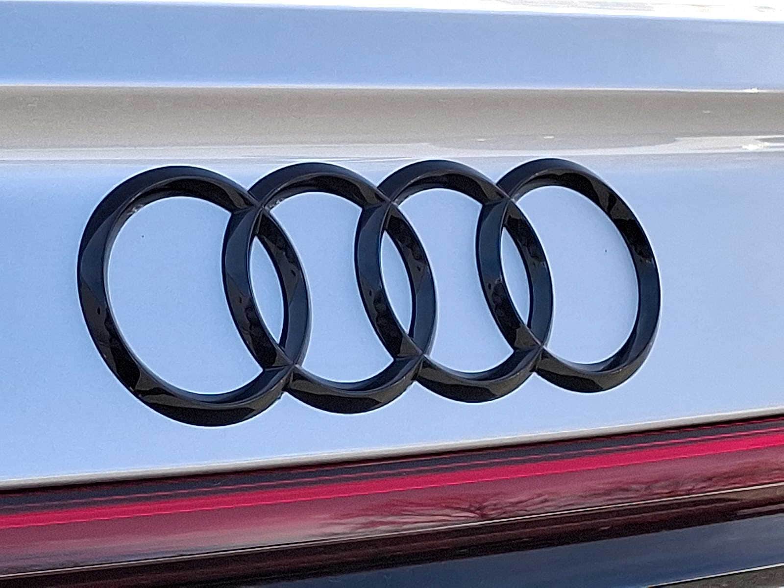Thumbnail: 2025 Audi S8 - 17