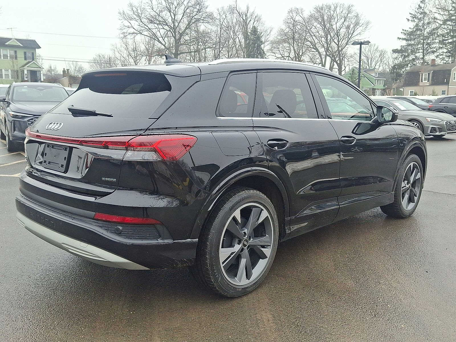 Thumbnail: 2022 Audi Q4 e-tron - 25