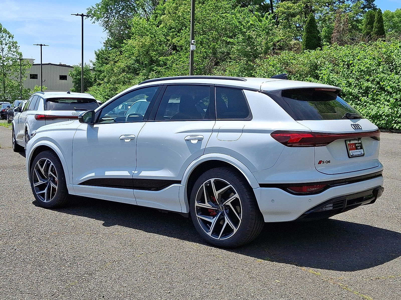 Thumbnail: 2025 Audi SQ6 e-tron - 12