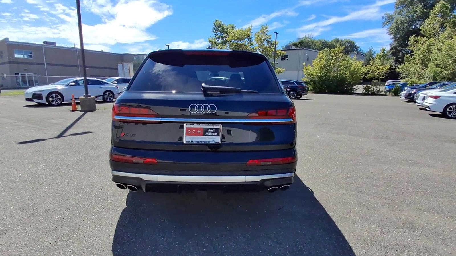 Thumbnail: 2025 Audi SQ7 - 7