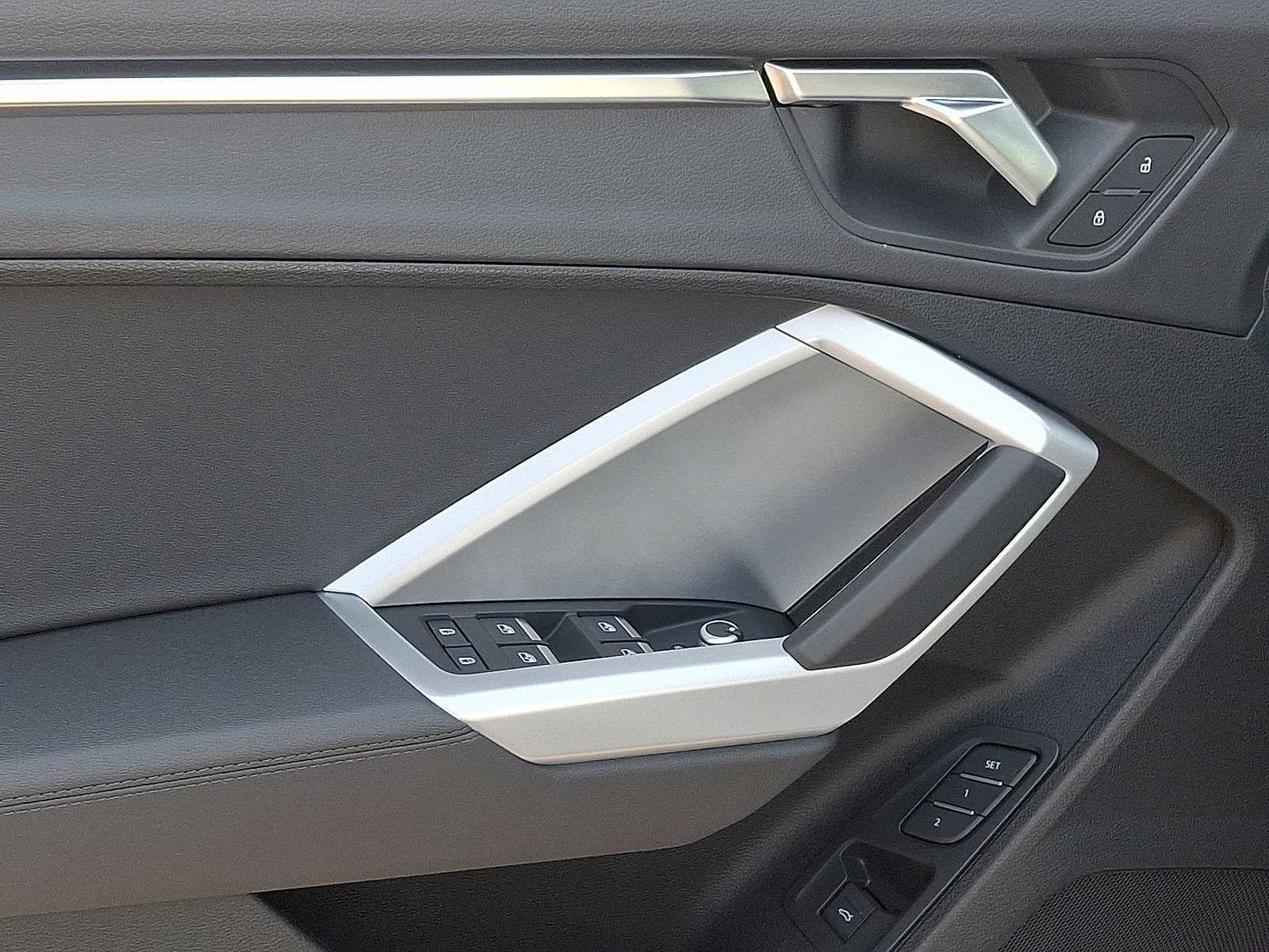 Thumbnail: 2025 Audi Q3 - 10