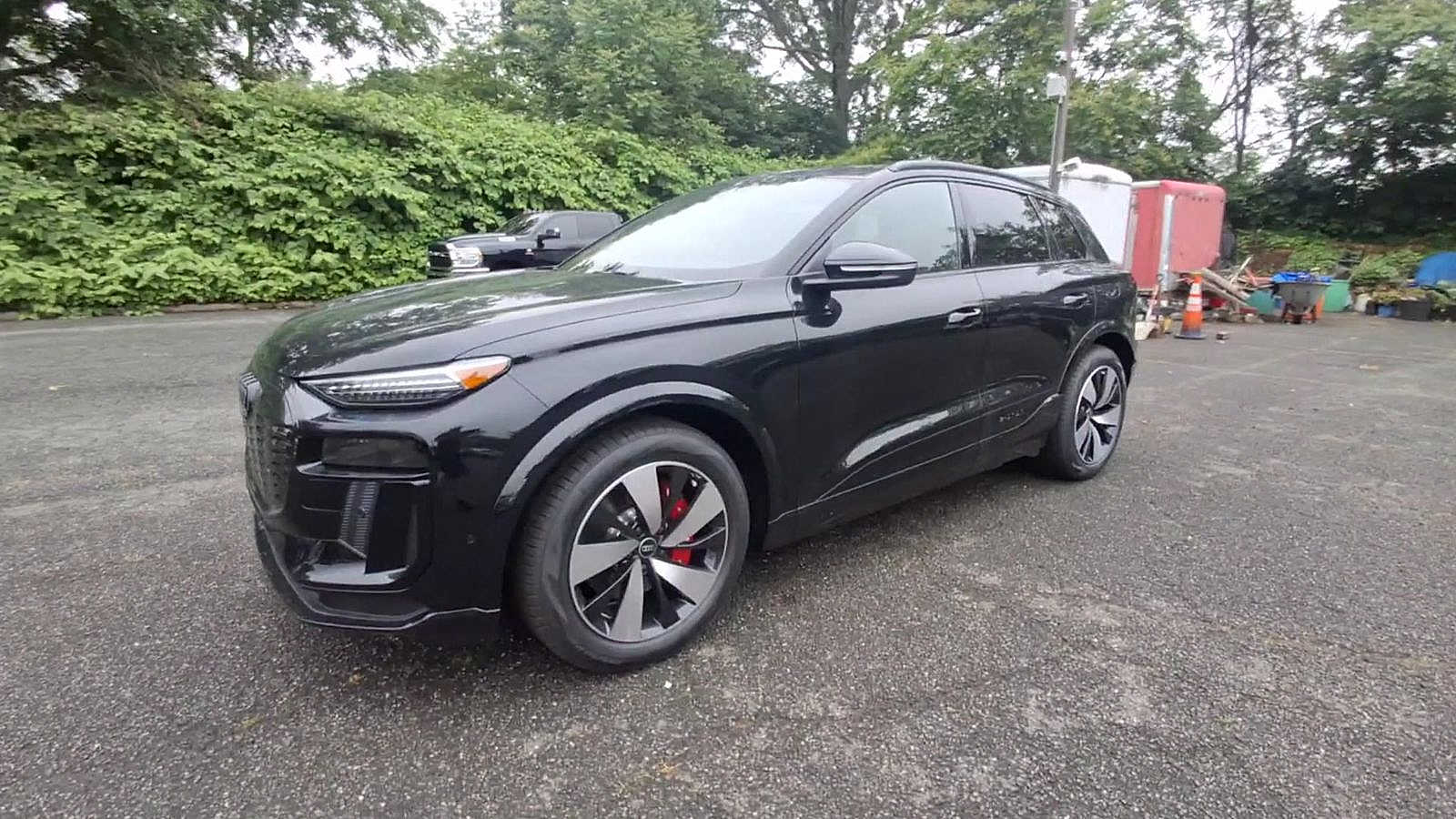 Thumbnail: 2025 Audi SQ6 e-tron - 4