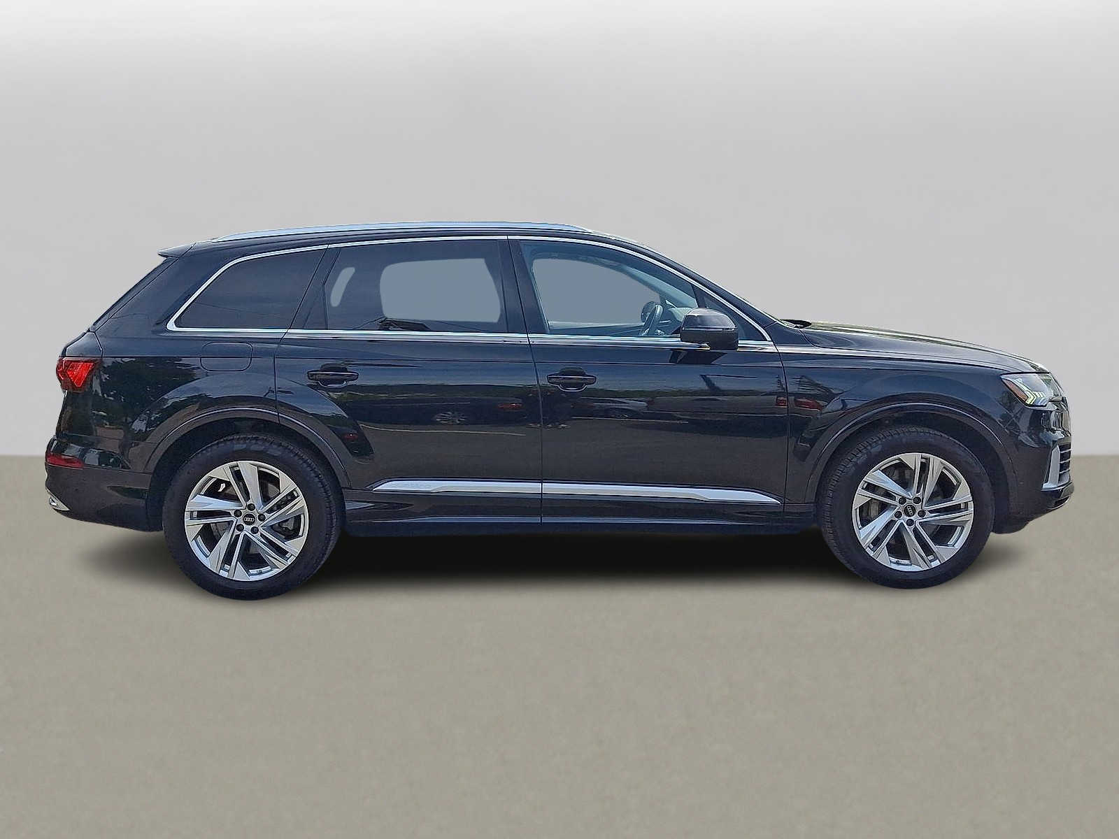 Thumbnail: 2023 Audi Q7 - 24