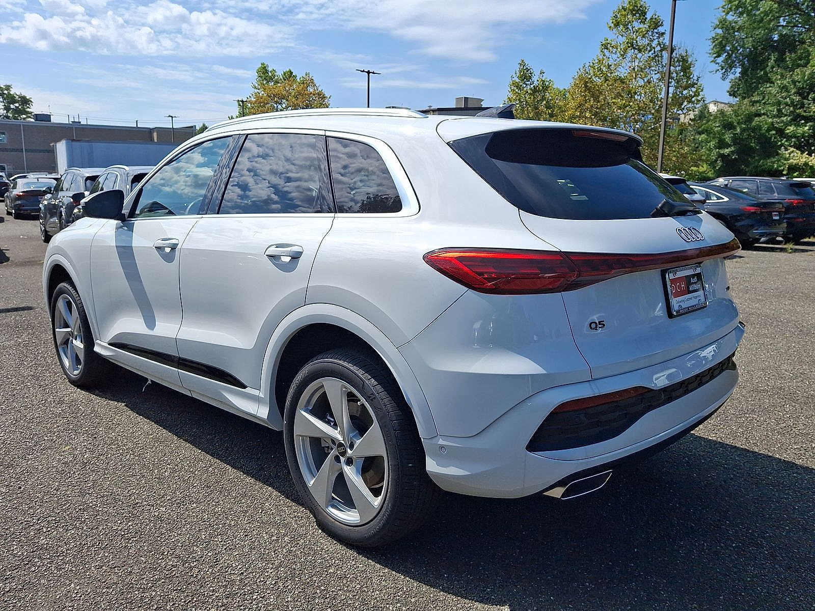 Thumbnail: 2025 Audi Q5 - 11