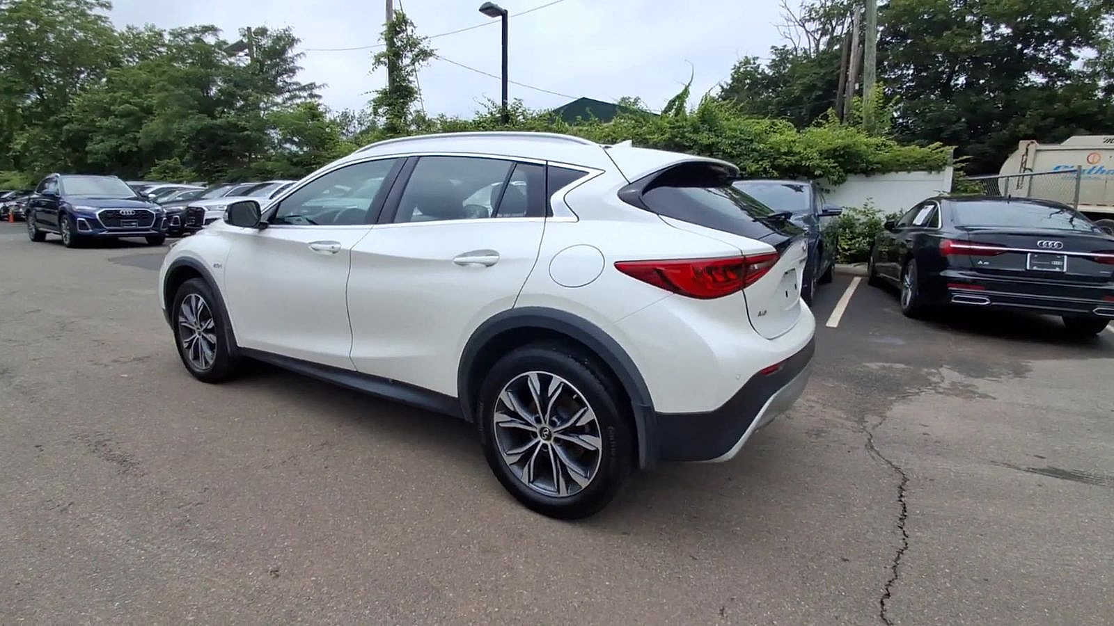 Thumbnail: 2017 INFINITI QX30 - 6