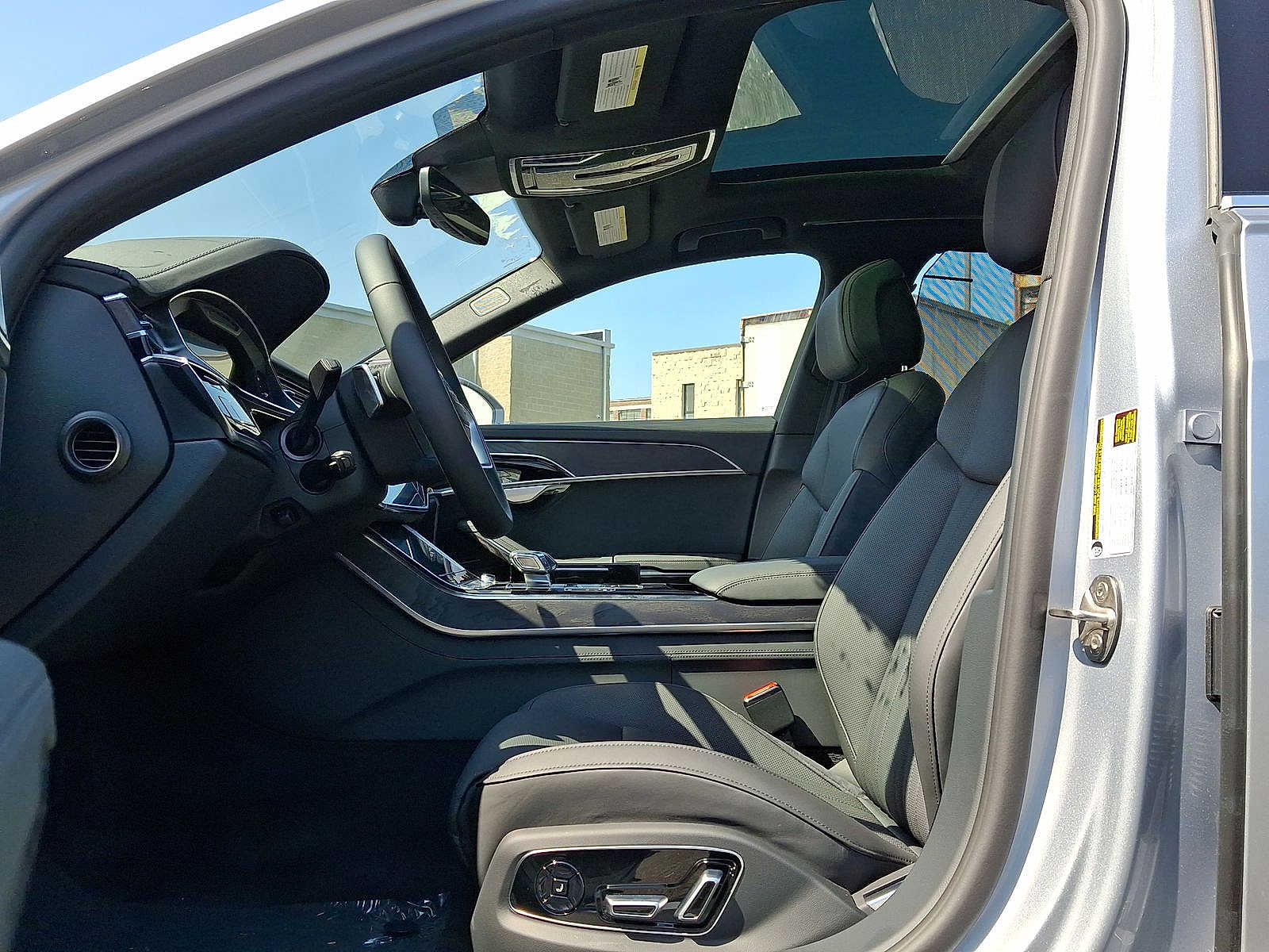 Thumbnail: 2025 Audi A8 - 14