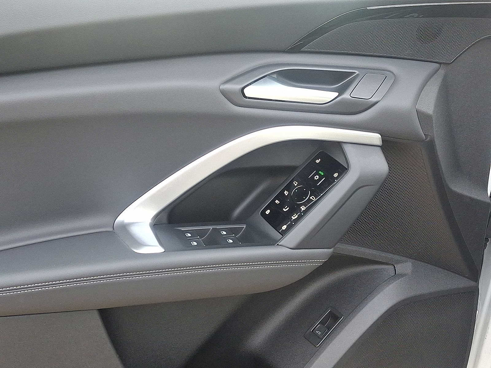 Thumbnail: 2025 Audi Q5 - 10