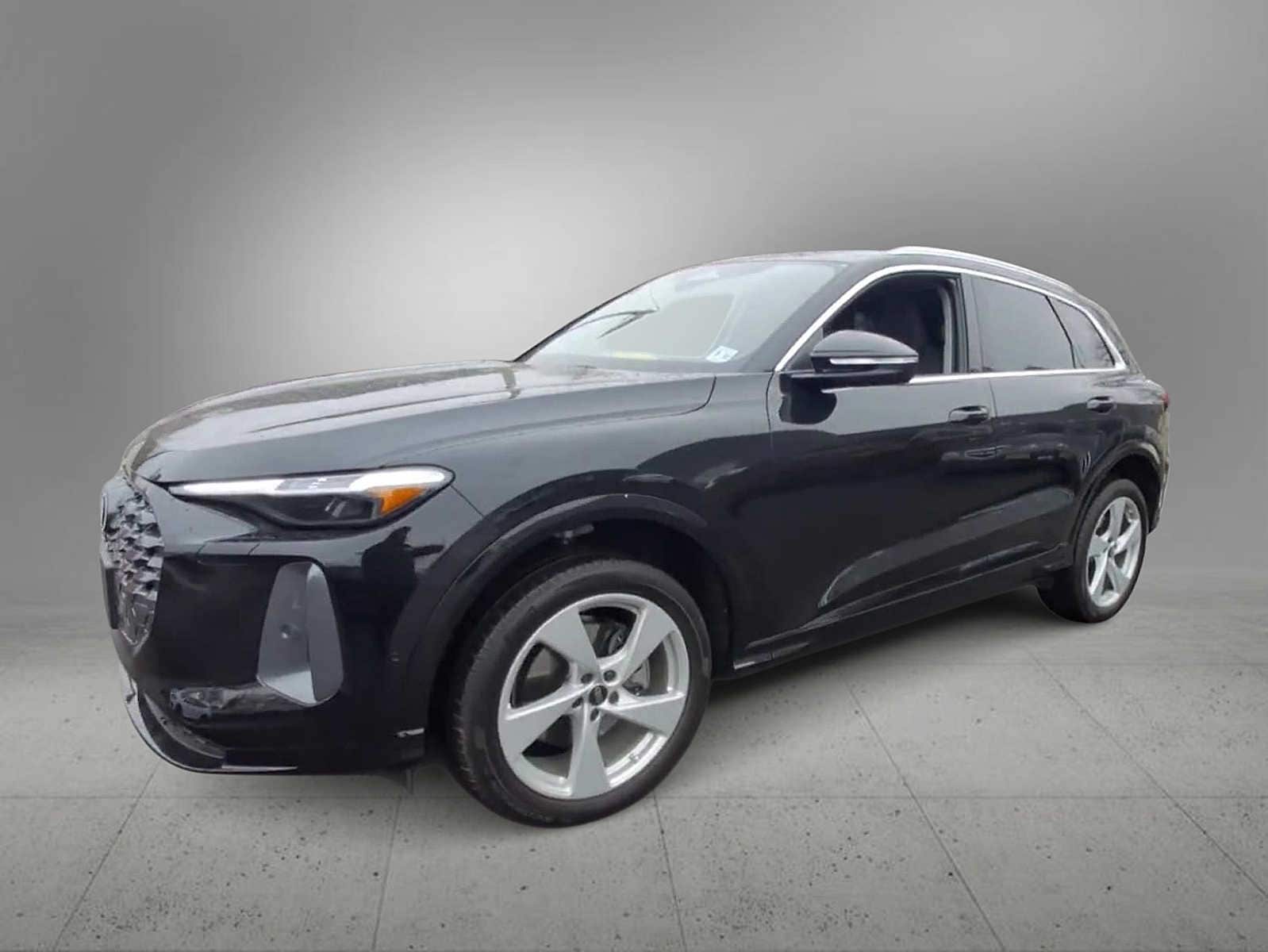 Thumbnail: 2025 Audi Q5 - 4