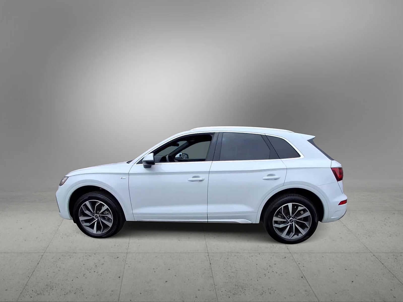 Thumbnail: 2023 Audi Q5 - 4