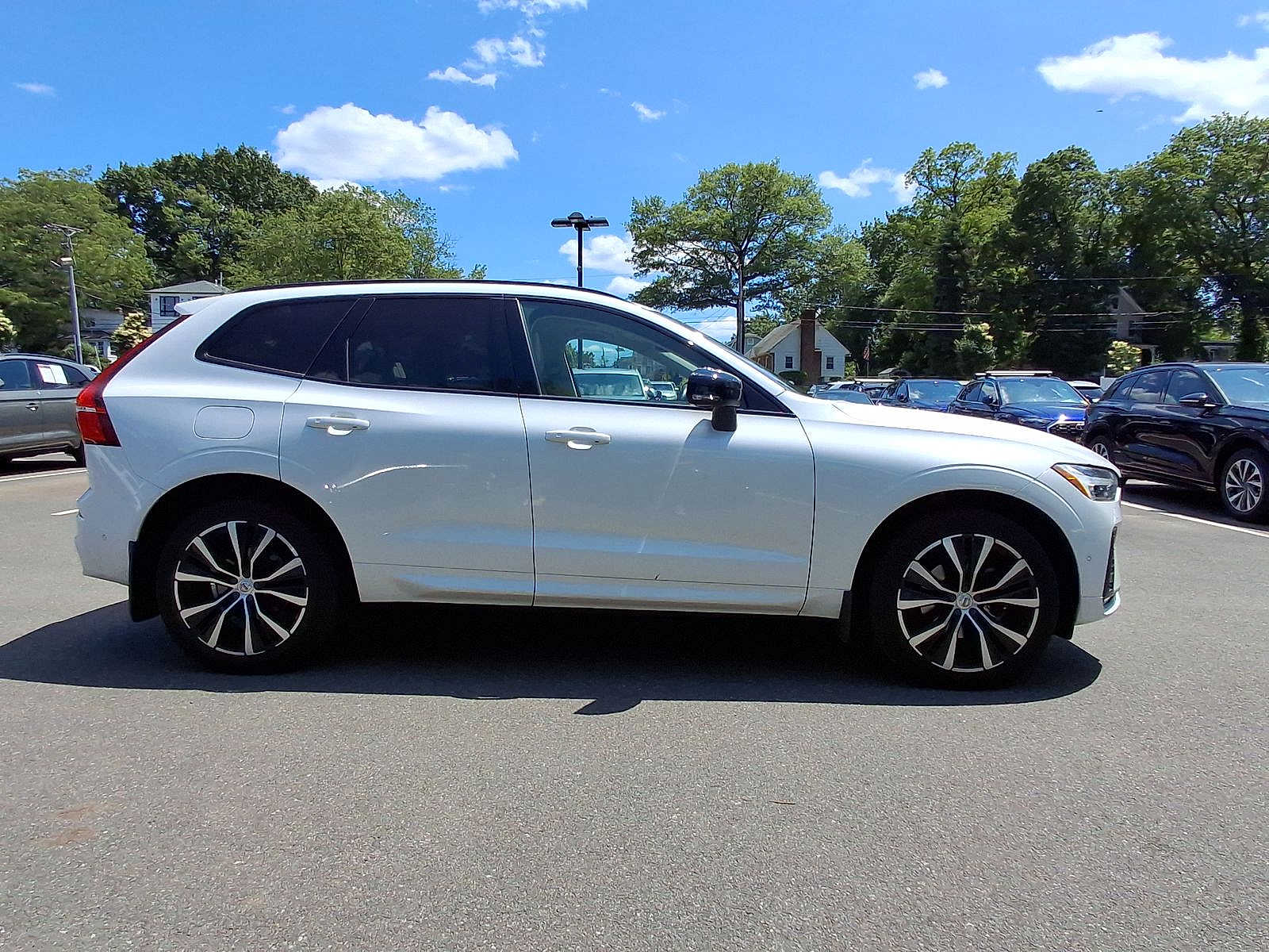 2023 Volvo XC60 B5 Plus 23