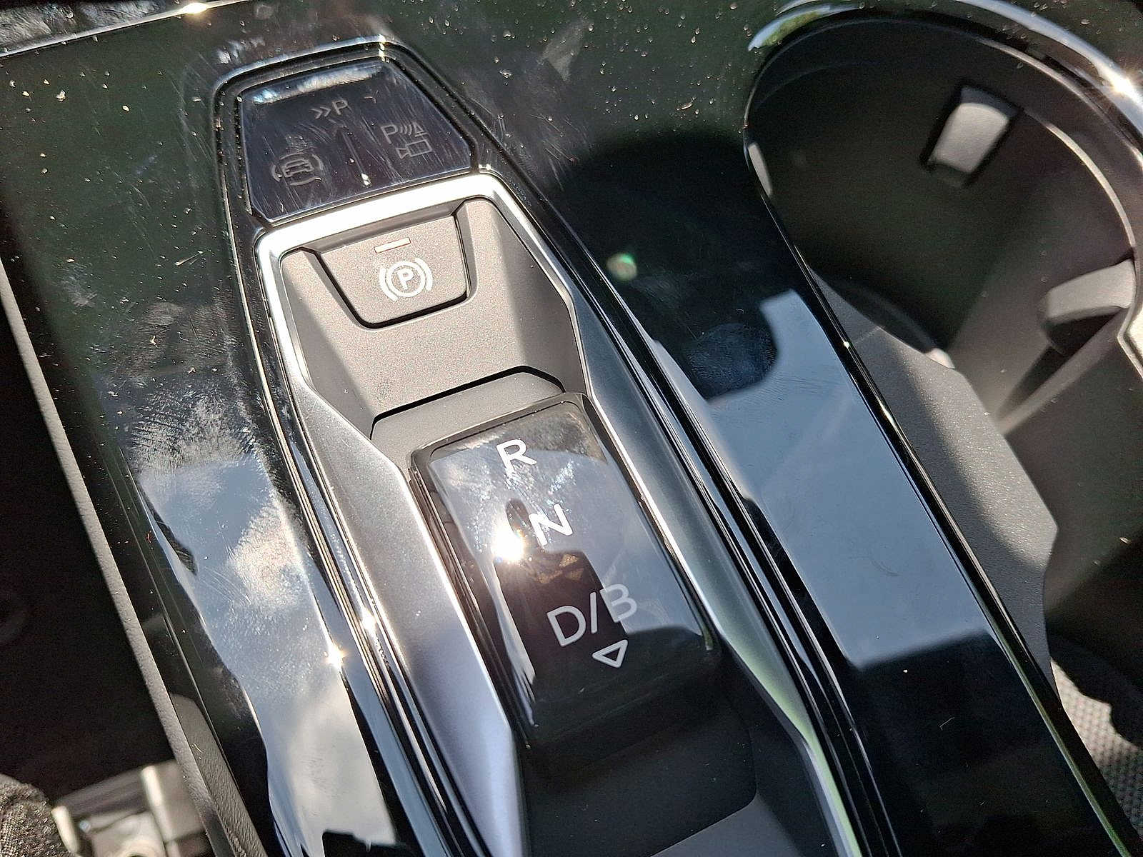Thumbnail: 2025 Audi SQ6 e-tron - 13