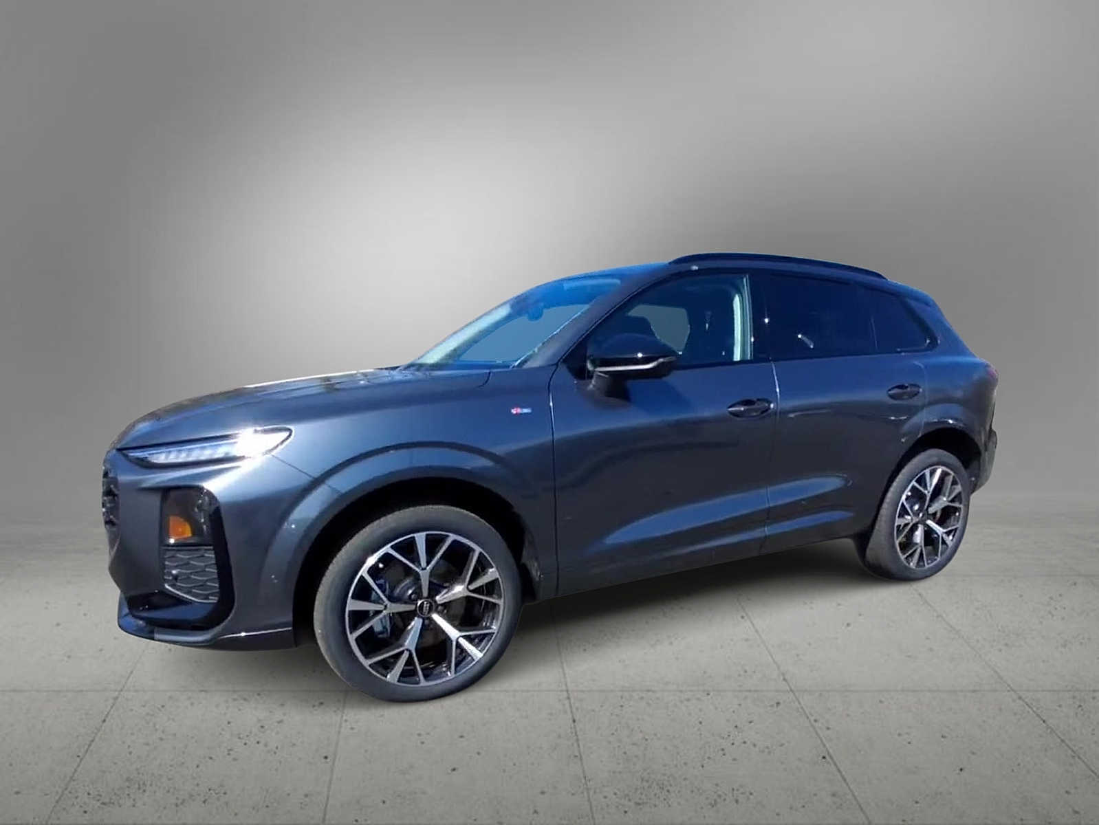 Thumbnail: 2026 Audi Q3 - 4