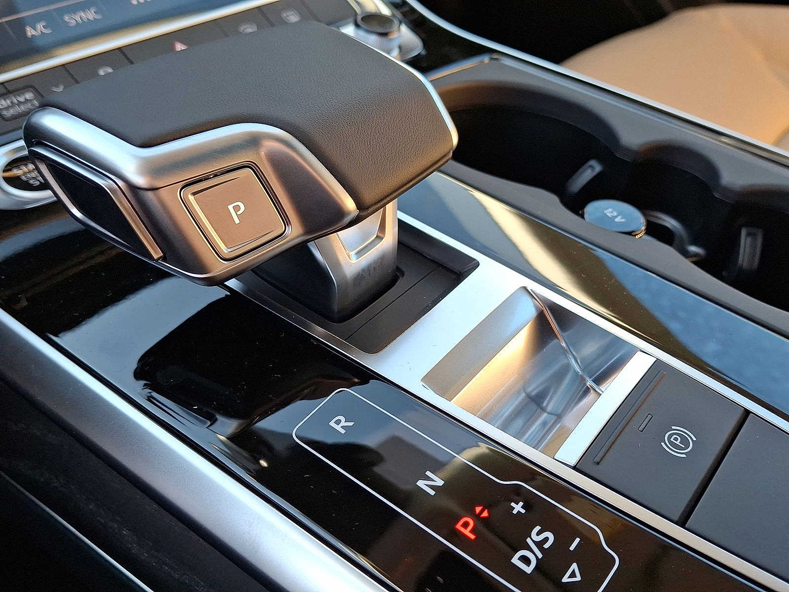 Thumbnail: 2025 Audi Q8 - 13