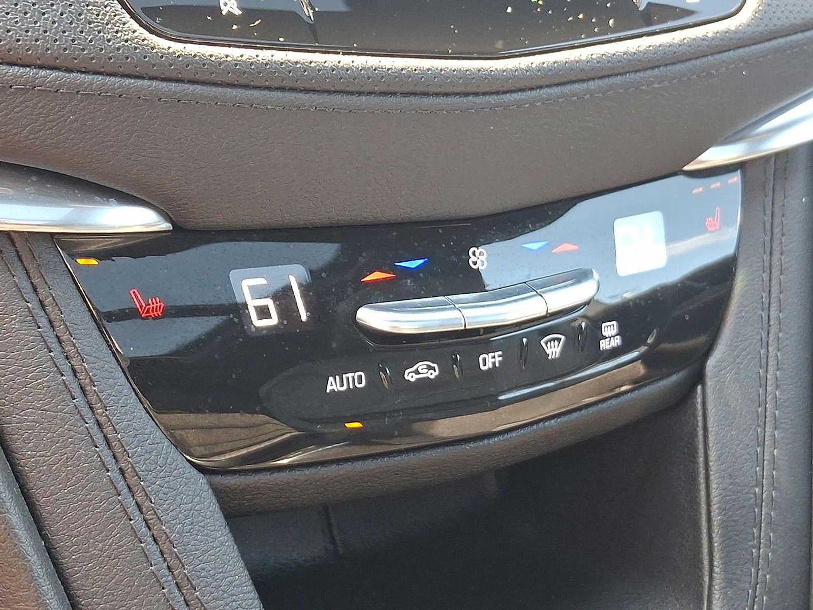 Thumbnail: 2023 Cadillac XT5 - 25