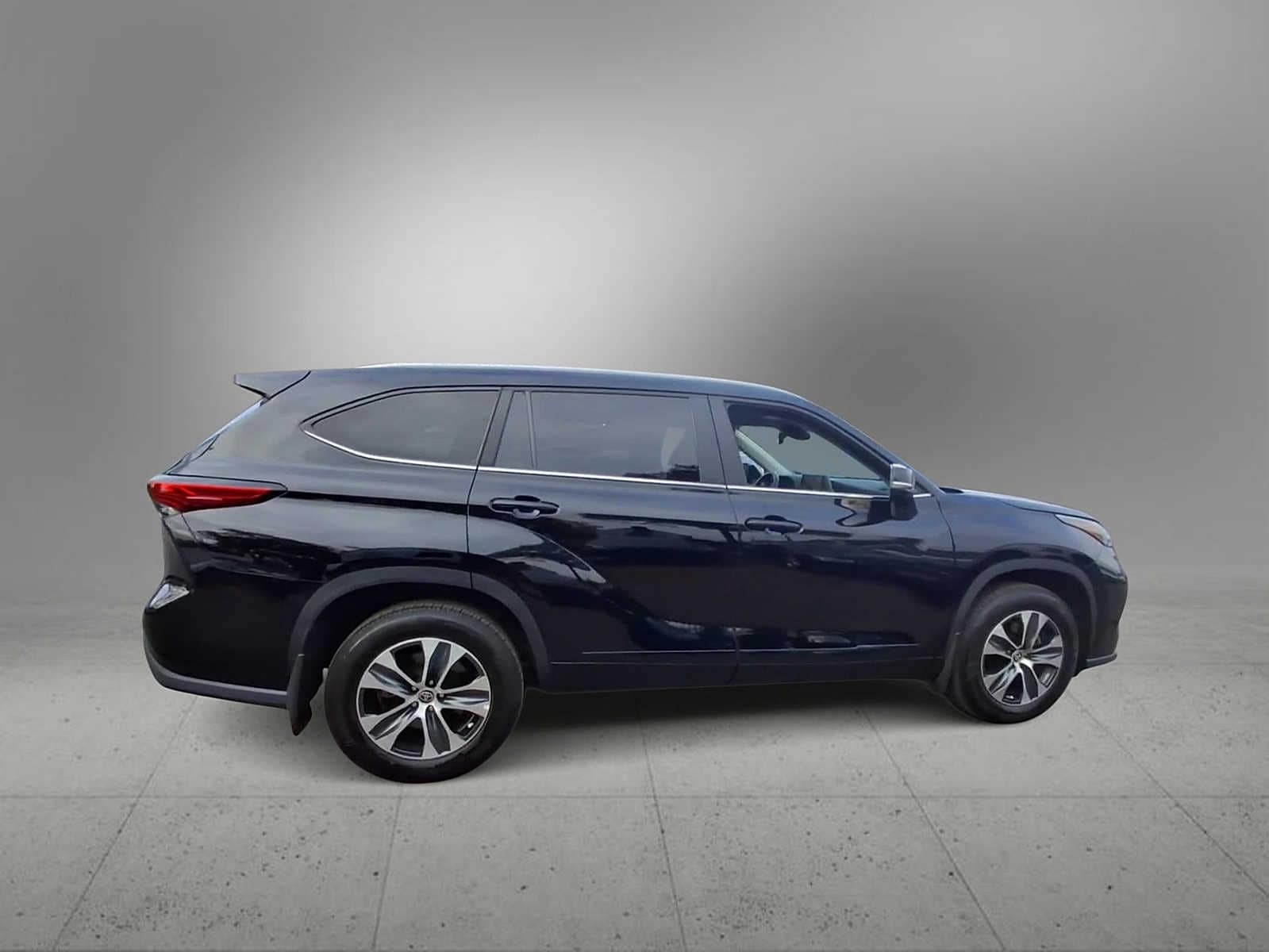 Thumbnail: 2023 Toyota Highlander - 8