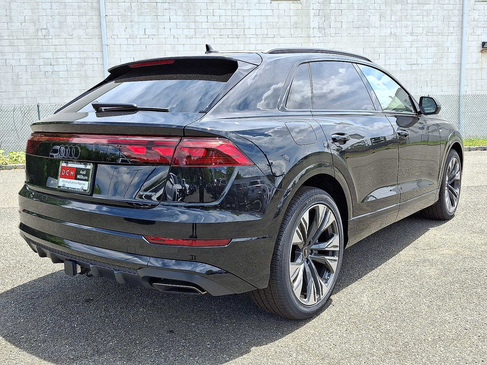 Thumbnail: 2026 Audi Q8 - 17