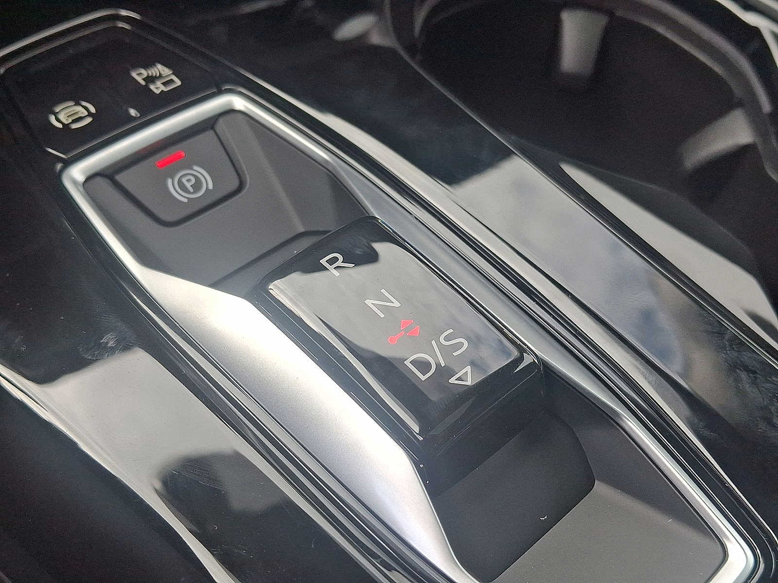 Thumbnail: 2025 Audi Q5 - 13