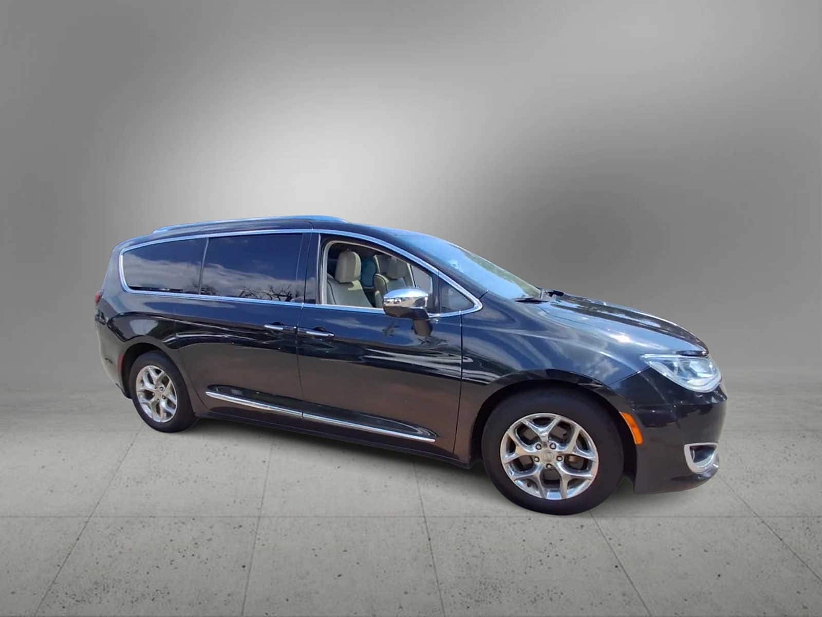 Thumbnail: 2017 Chrysler Pacifica - 2