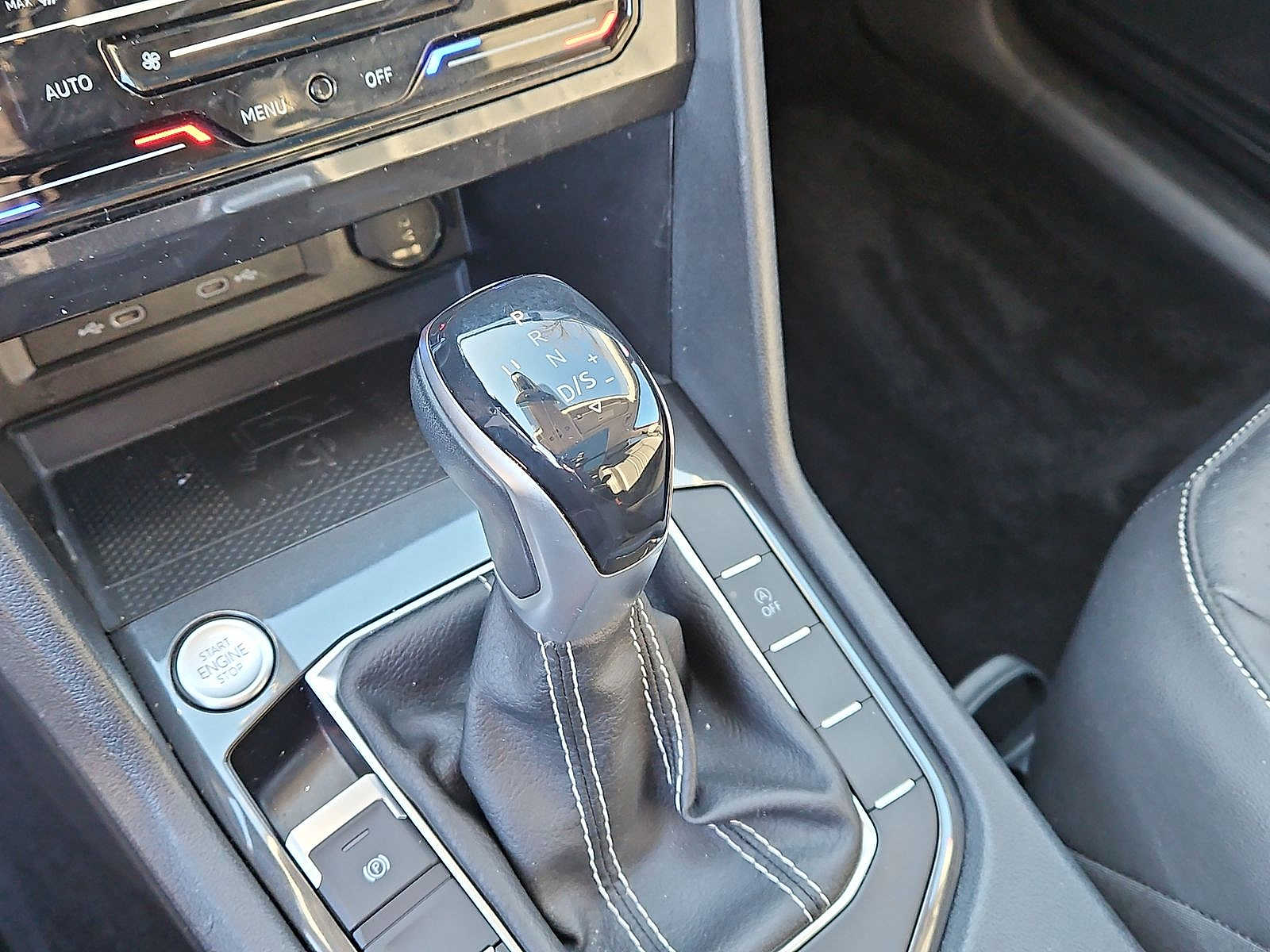 Thumbnail: 2022 Volkswagen Tiguan - 12