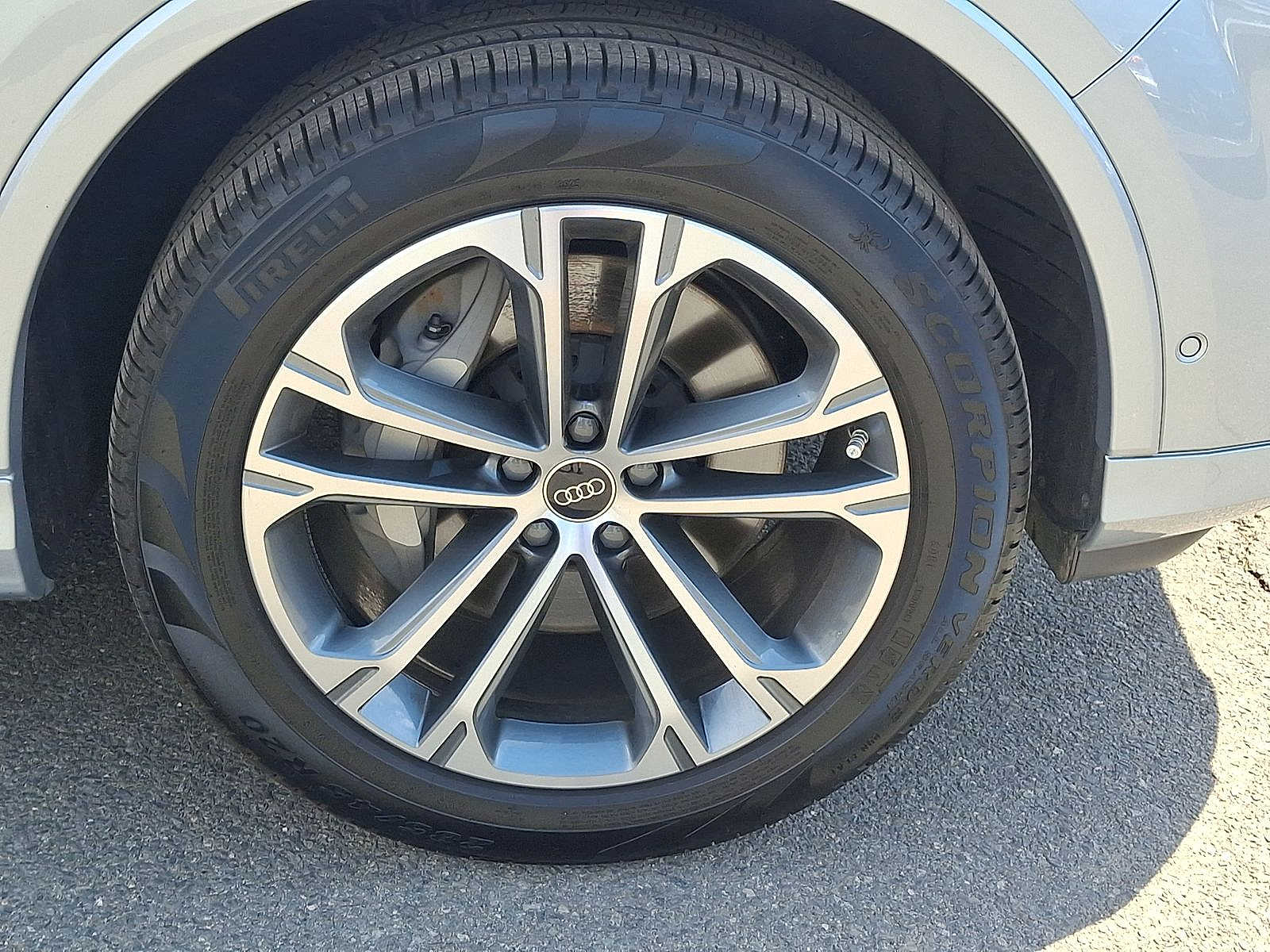 Thumbnail: 2026 Audi Q7 - 26