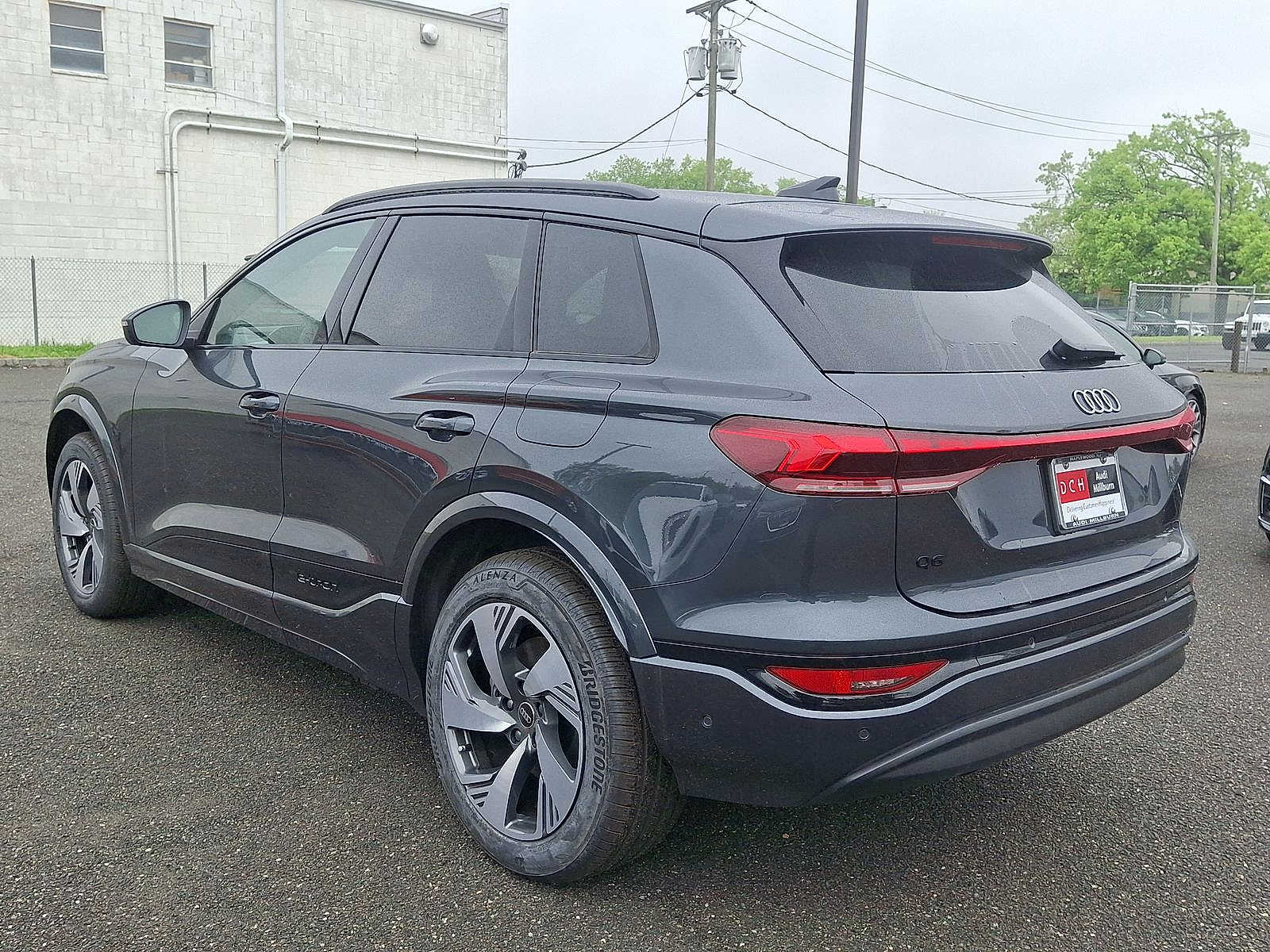 Thumbnail: 2025 Audi Q6 e-tron - 11