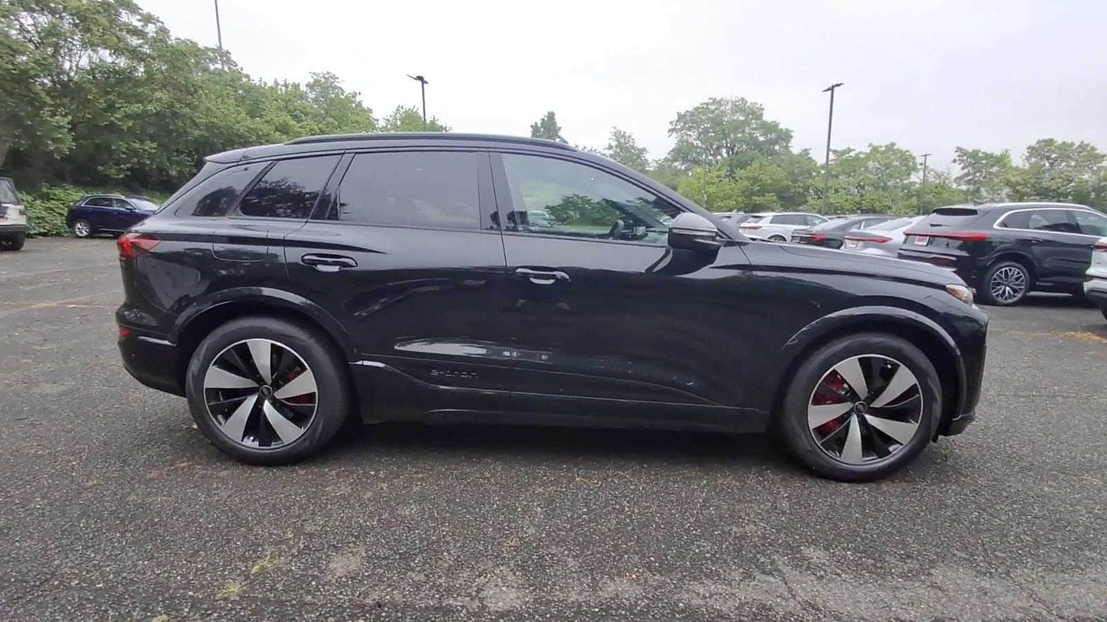 Thumbnail: 2025 Audi SQ6 e-tron - 9