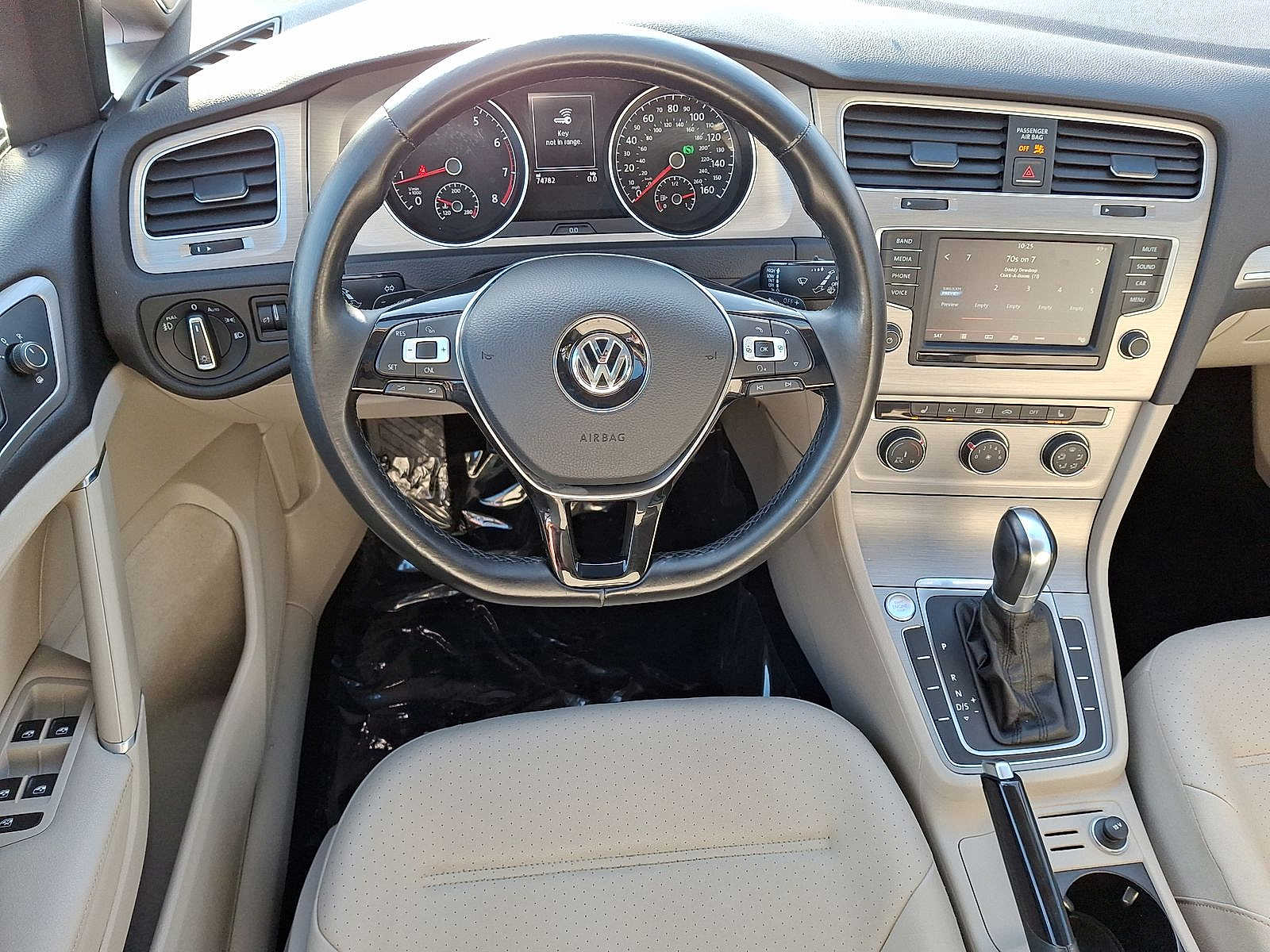 Thumbnail: 2016 Volkswagen Golf - 21