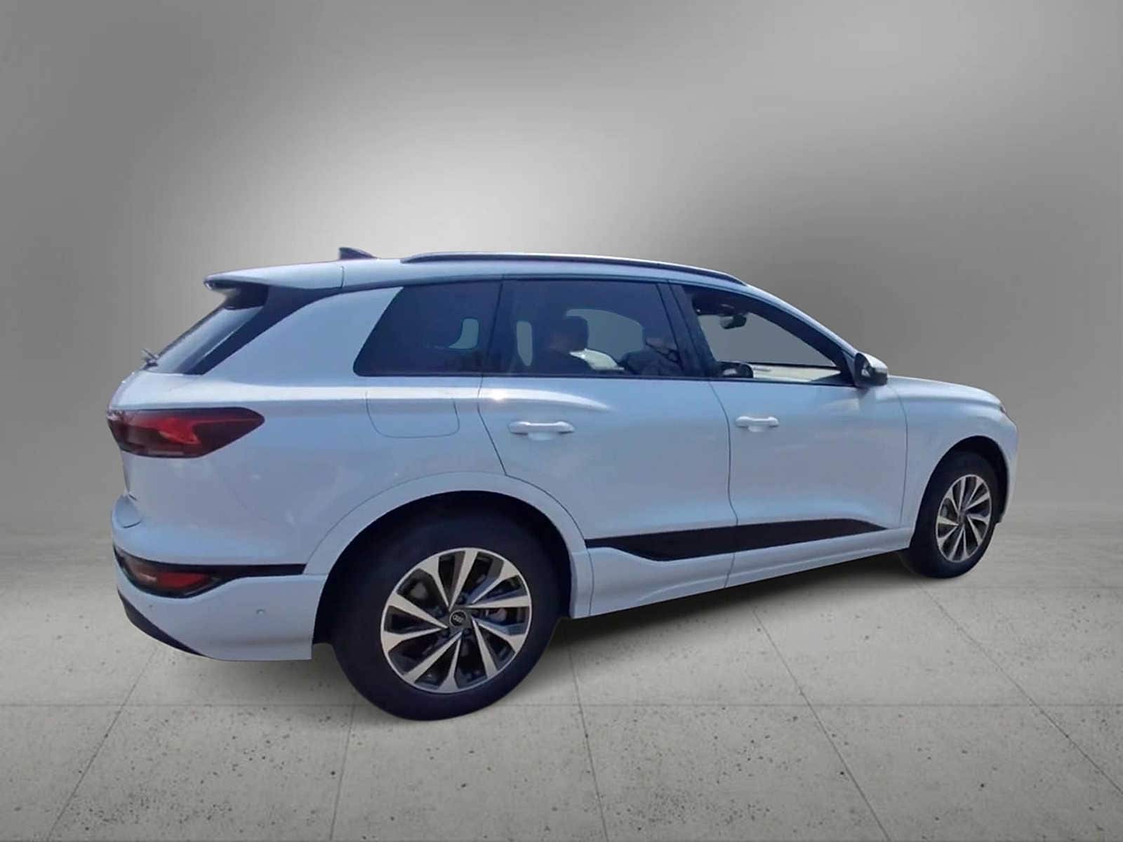 Thumbnail: 2025 Audi Q6 e-tron - 8