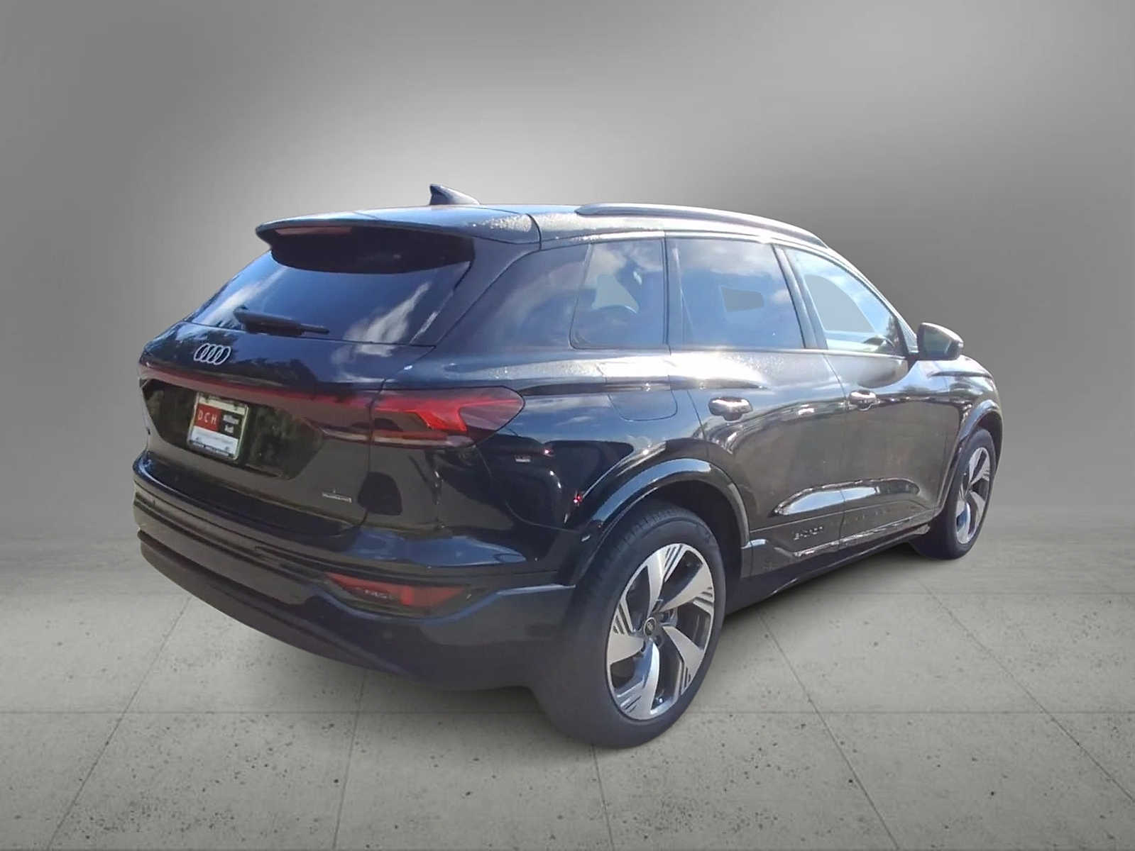 Thumbnail: 2025 Audi Q6 e-tron - 6