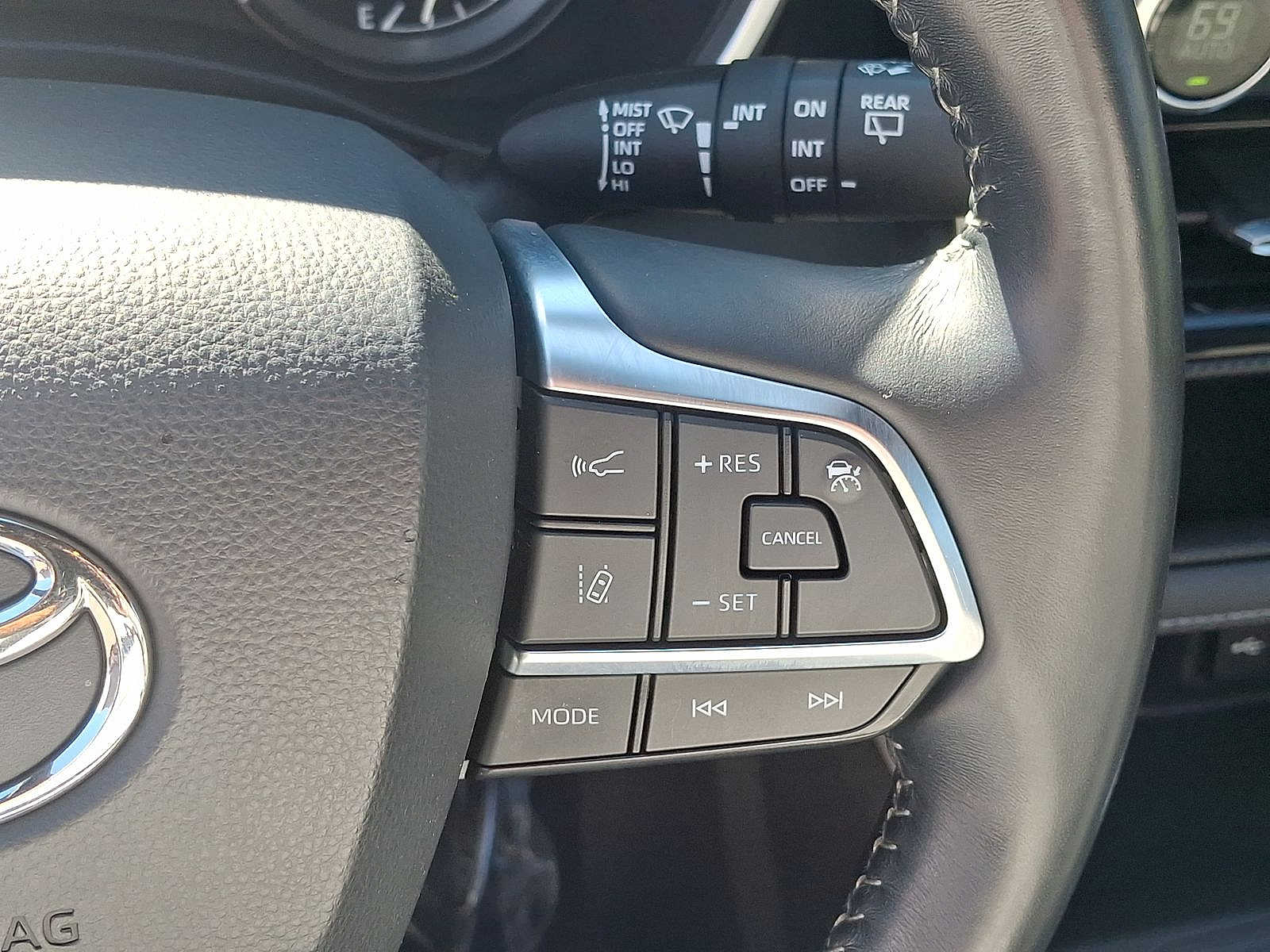 Thumbnail: 2021 Toyota Highlander - 17