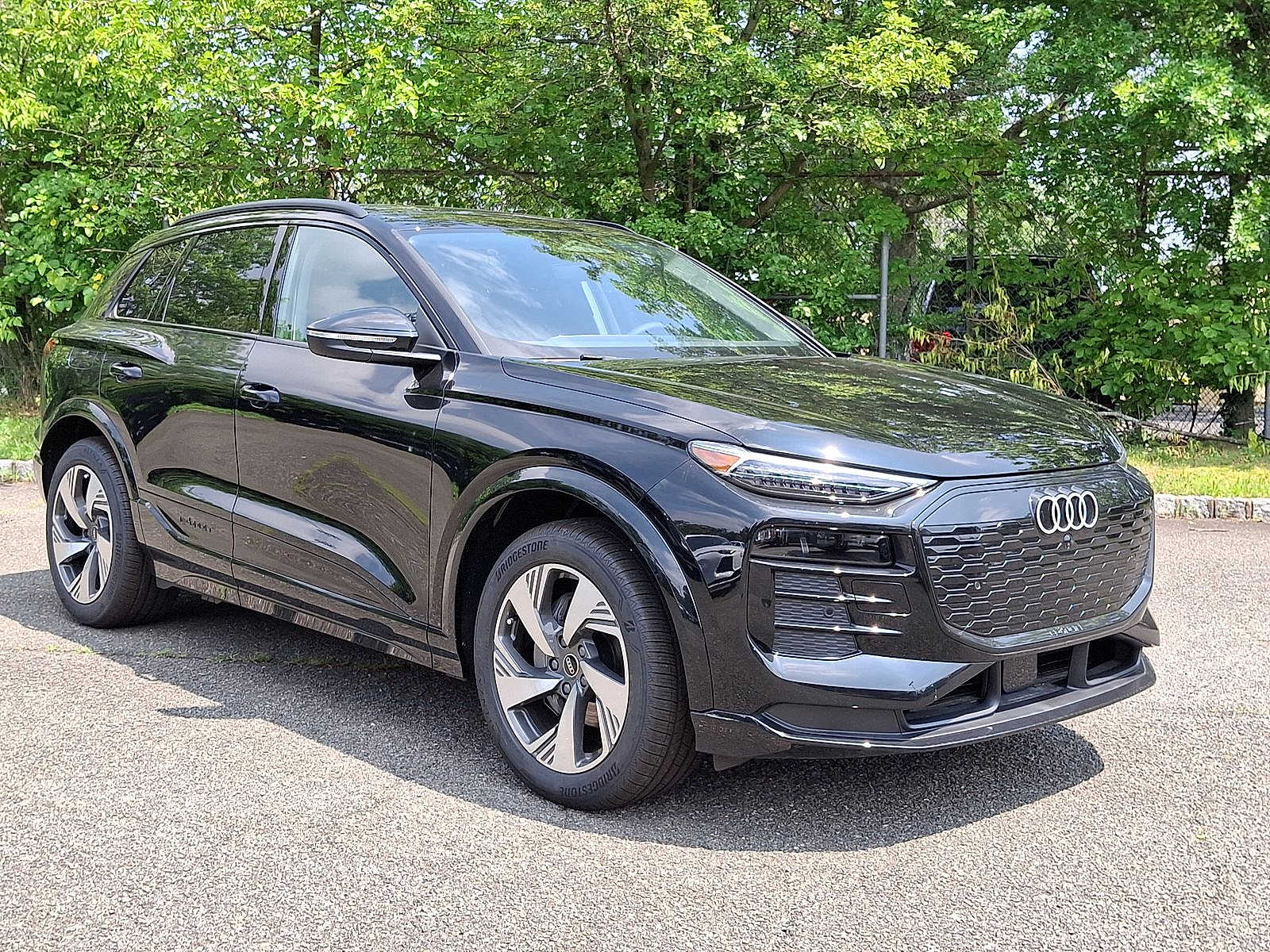Thumbnail: 2025 Audi Q6 e-tron - 10
