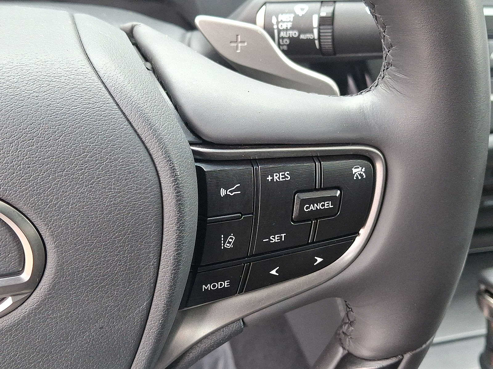 Thumbnail: 2022 Lexus ES - 18