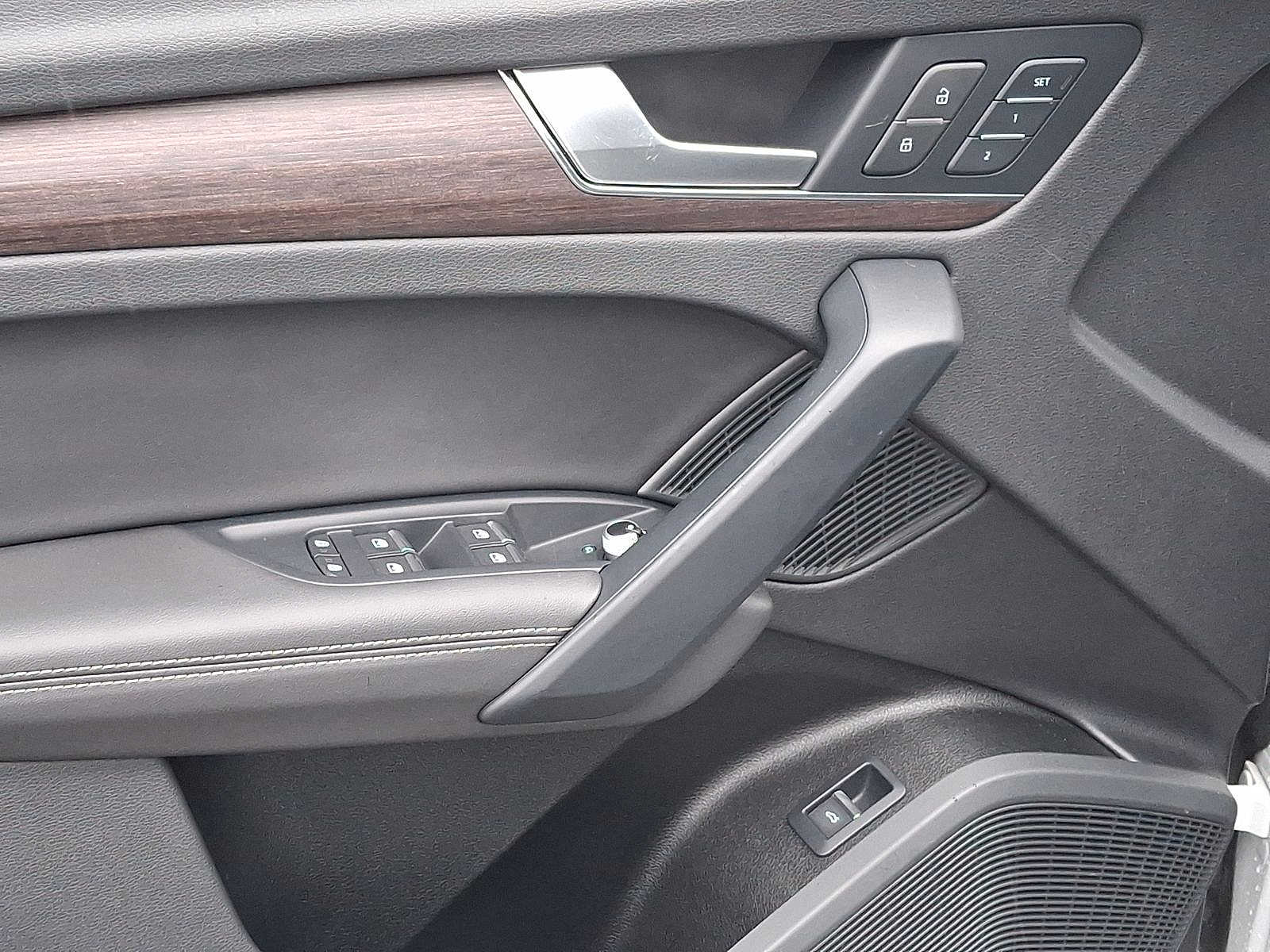 Thumbnail: 2023 Audi Q5 - 10