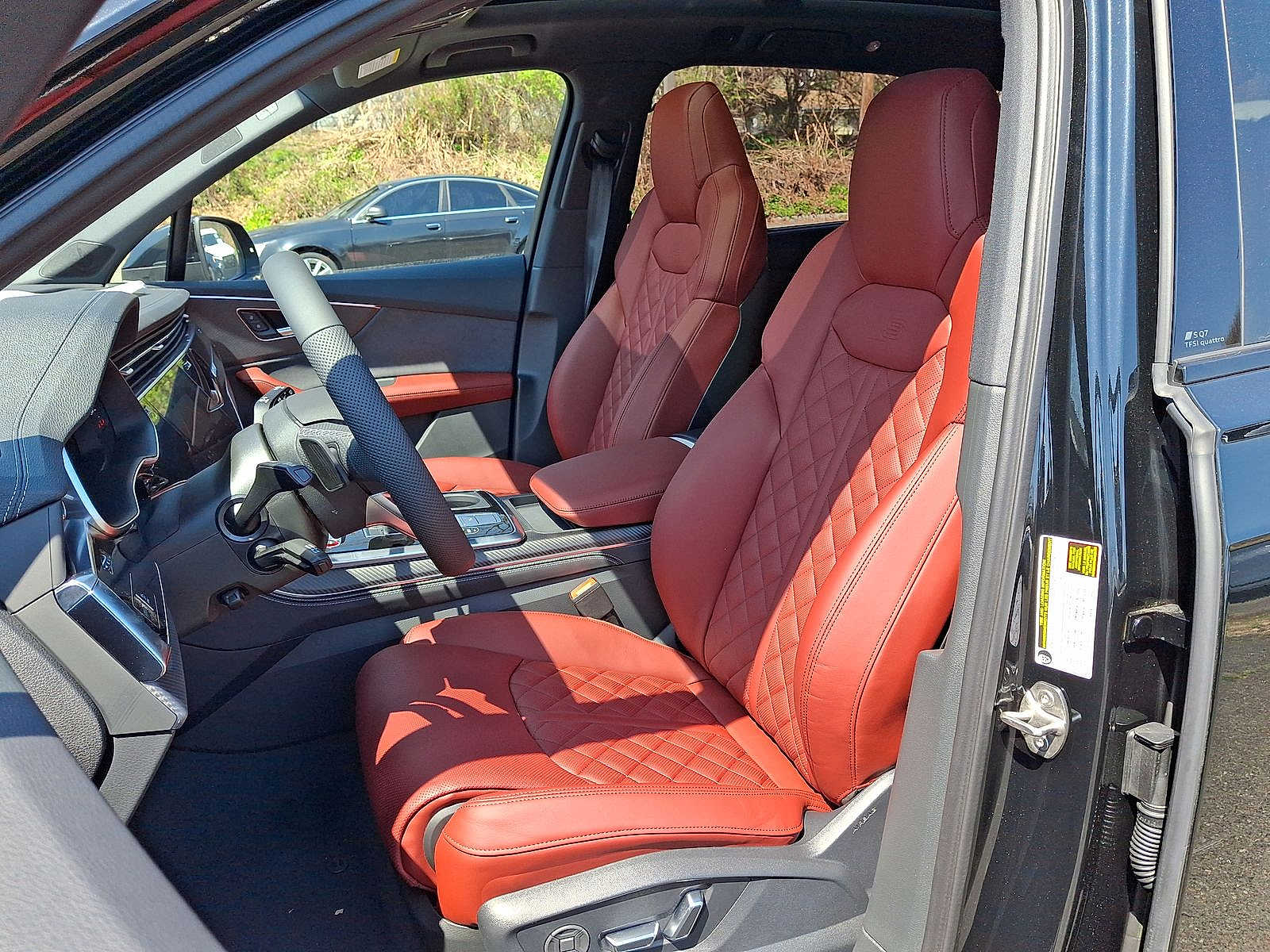 Thumbnail: 2026 Audi SQ7 - 13