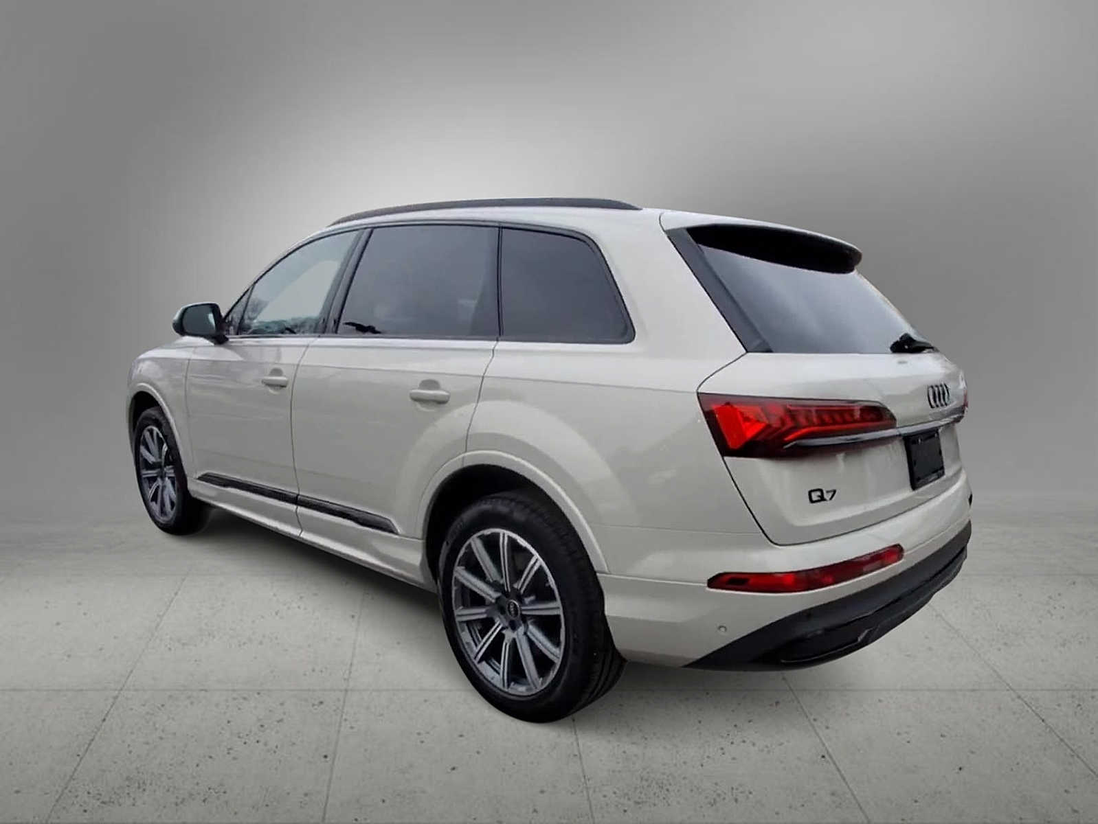 Thumbnail: 2023 Audi Q7 - 6