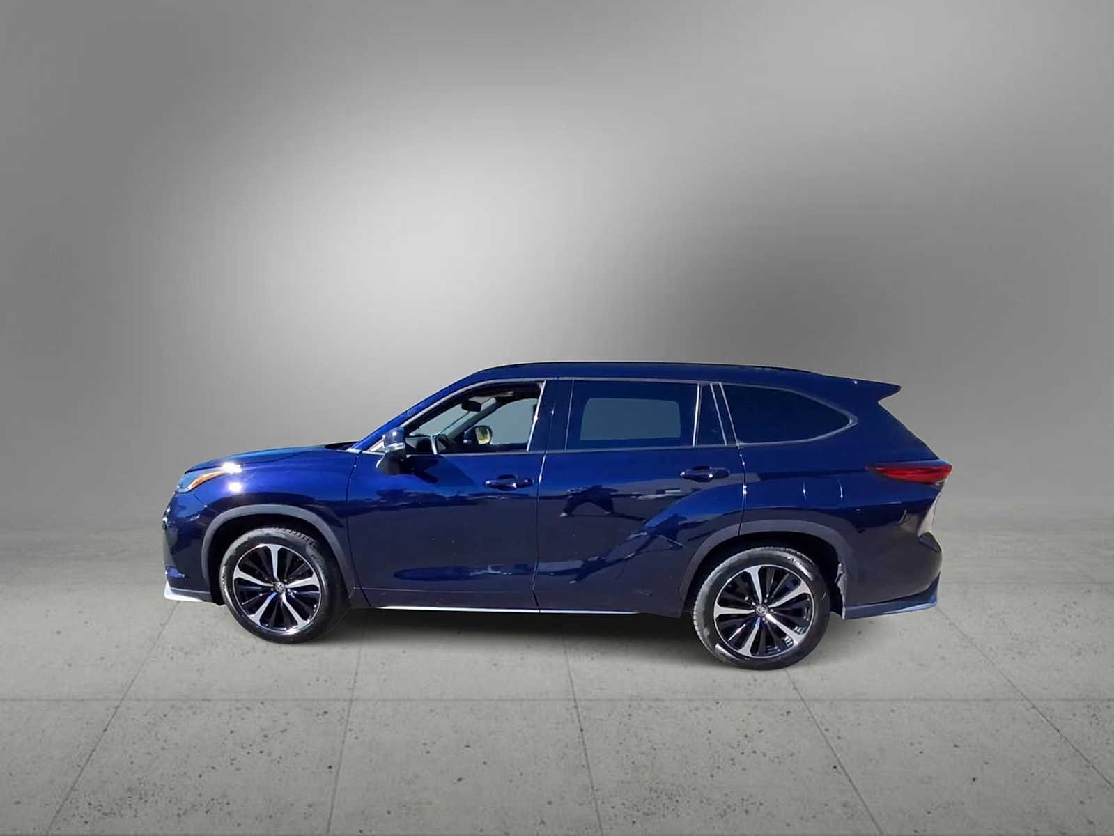 Thumbnail: 2021 Toyota Highlander - 5