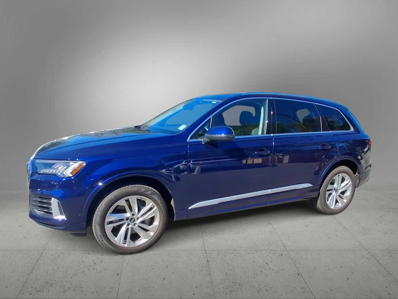 Thumbnail: 2023 Audi Q7 - 3