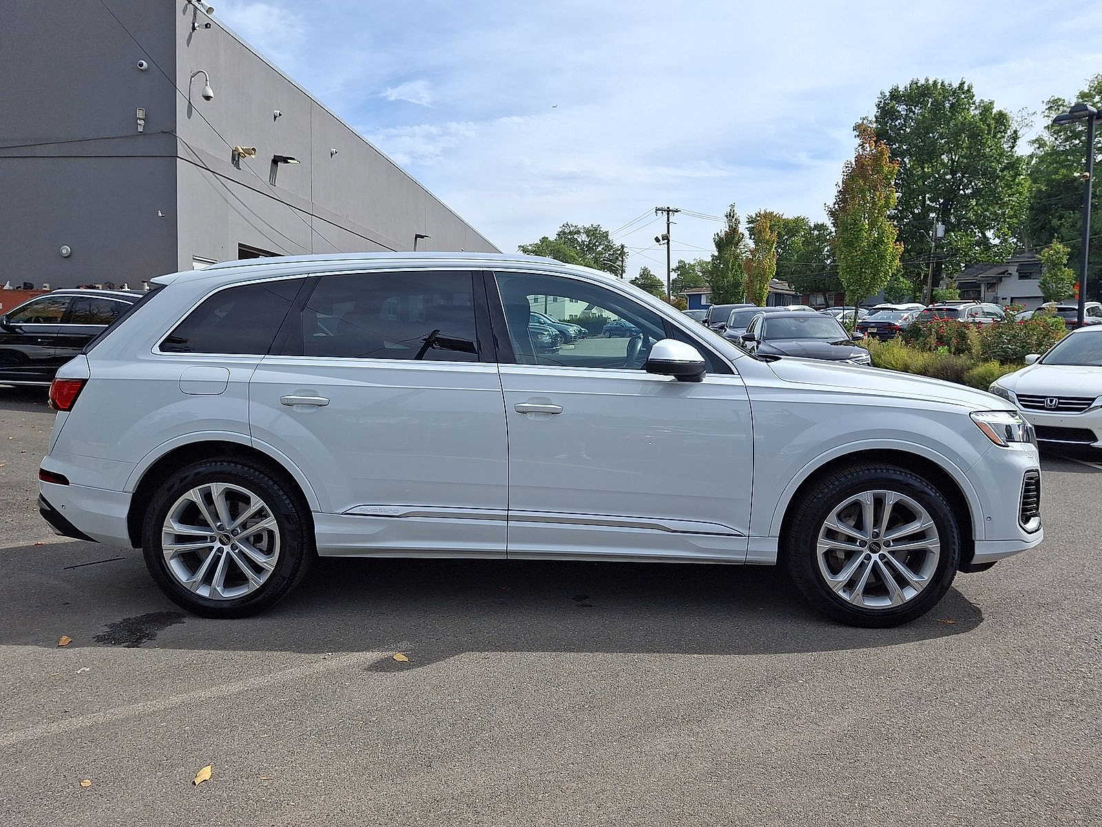 Thumbnail: 2025 Audi Q7 - 23