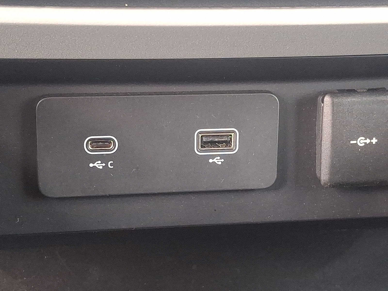 Thumbnail: 2023 Land Rover Defender - 18