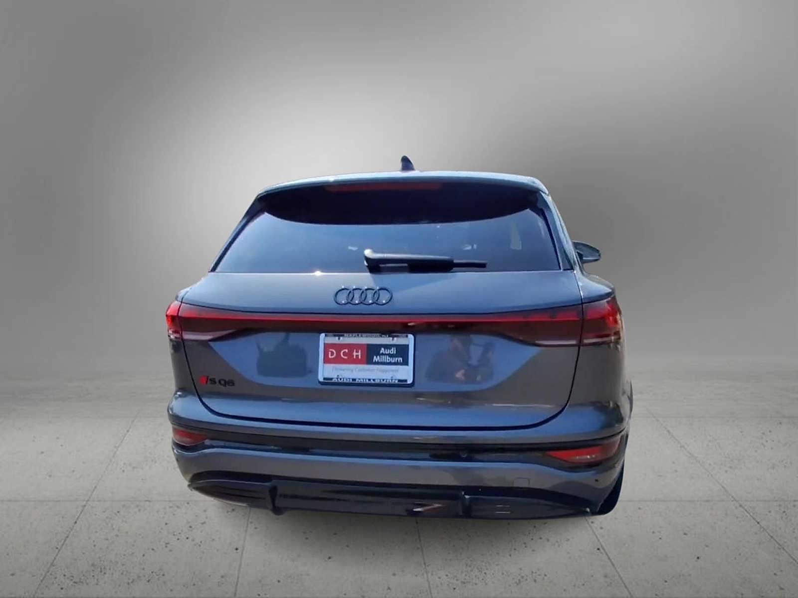 Thumbnail: 2025 Audi SQ6 e-tron - 7
