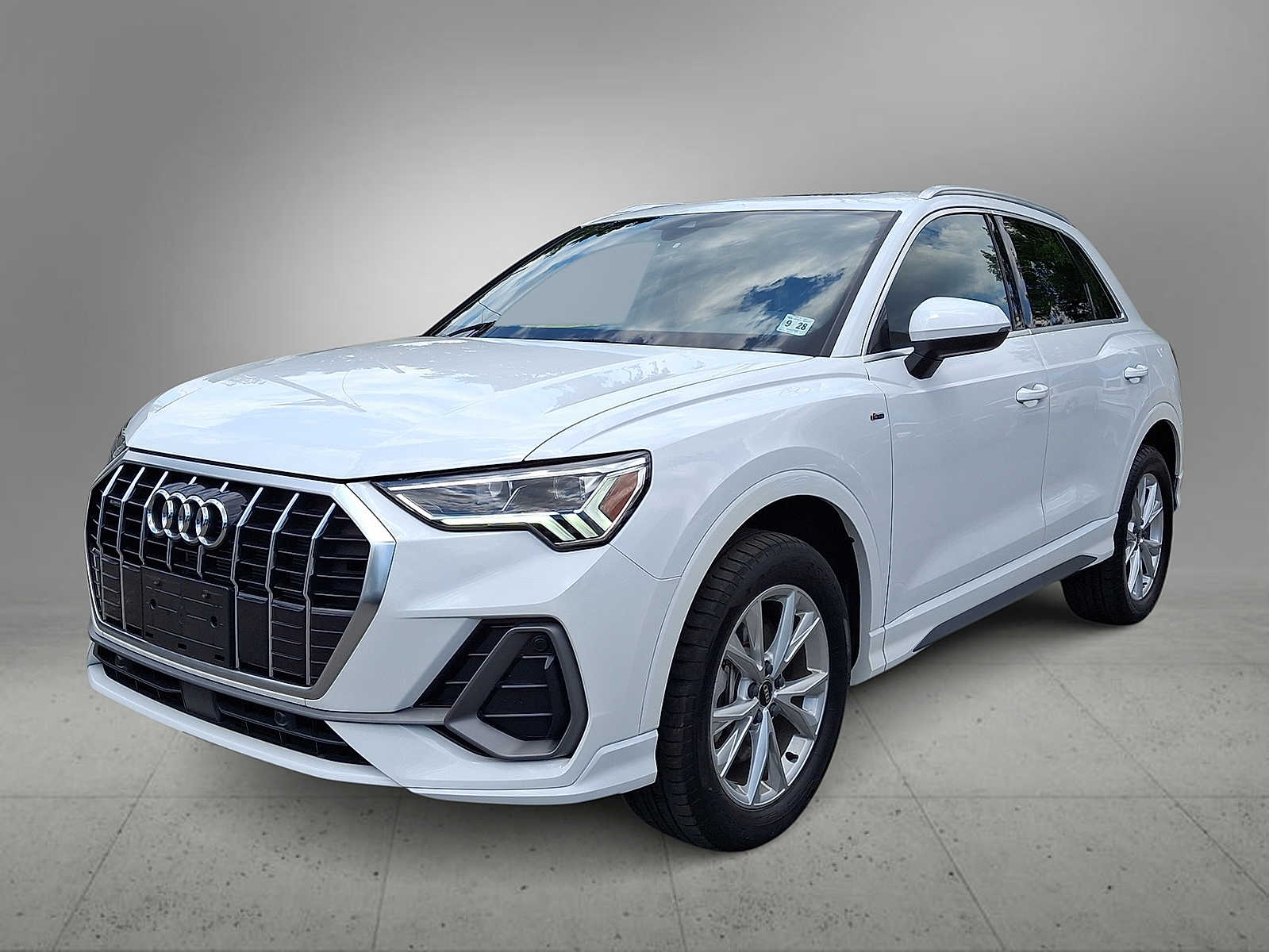 Thumbnail: 2024 Audi Q3 - 1