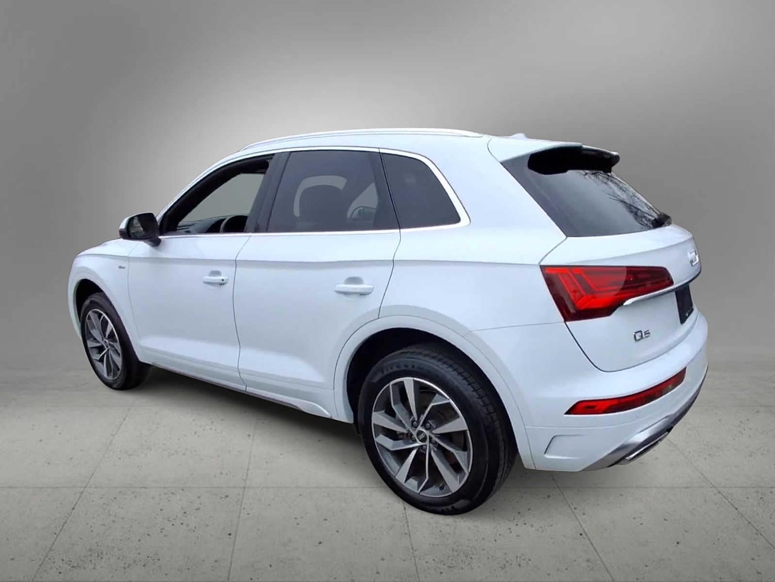 Thumbnail: 2023 Audi Q5 - 5