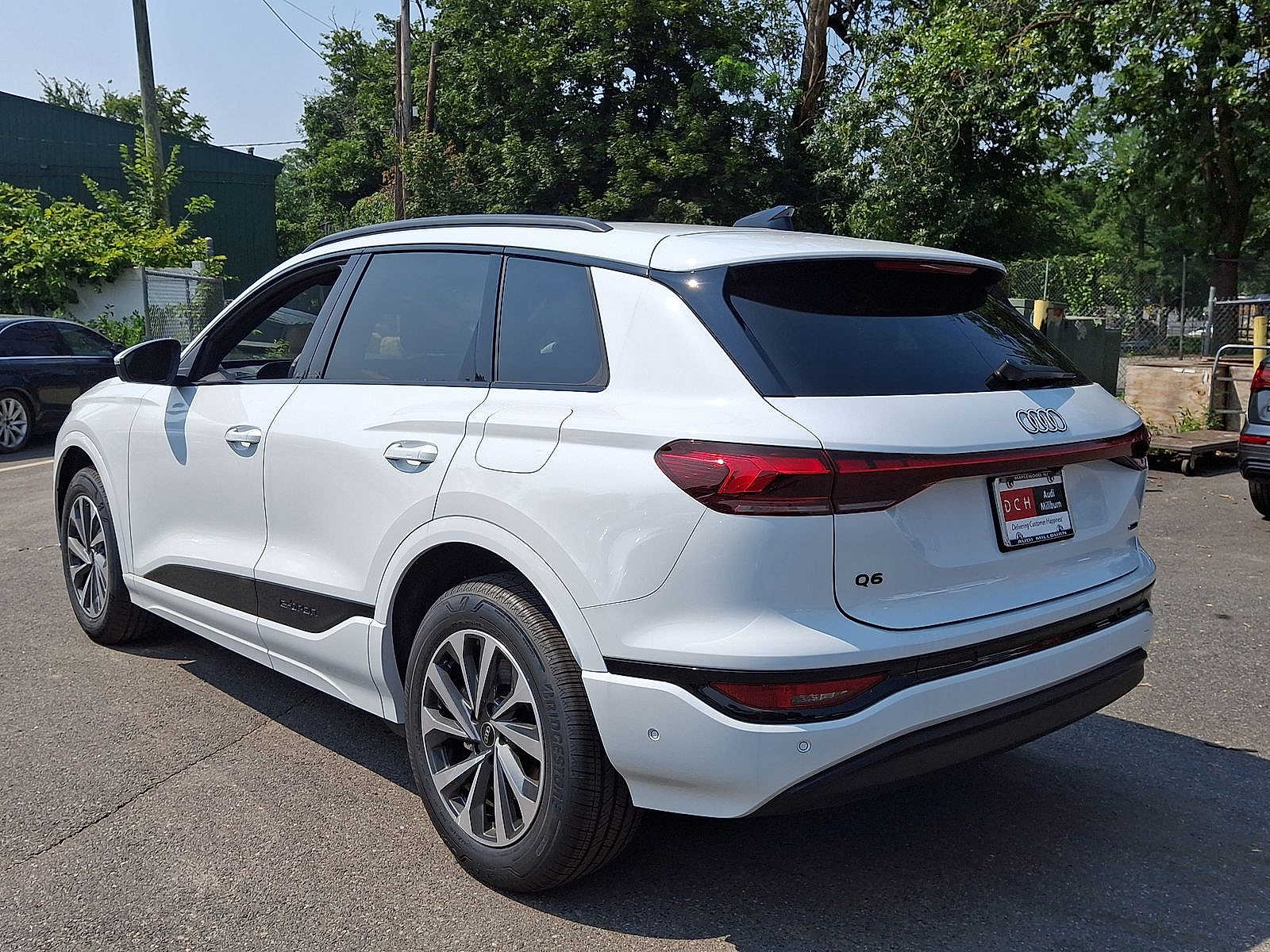 Thumbnail: 2025 Audi Q6 e-tron - 11