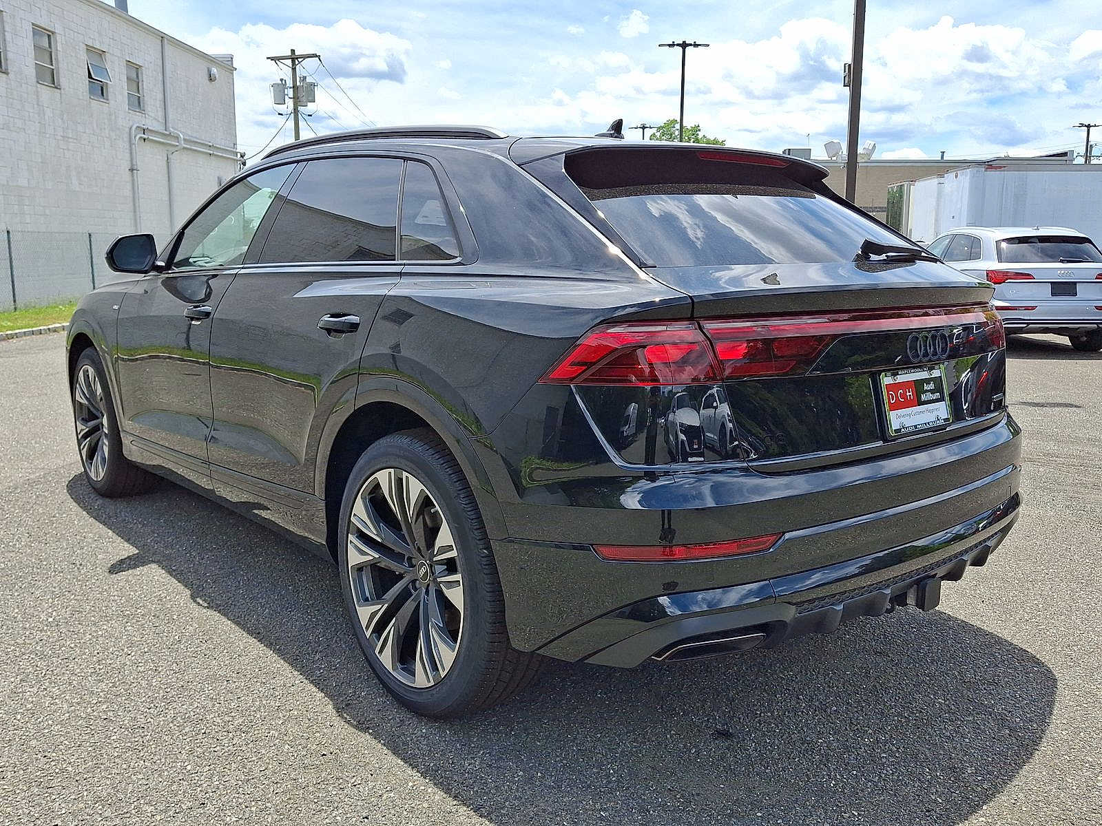 Thumbnail: 2026 Audi Q8 - 16
