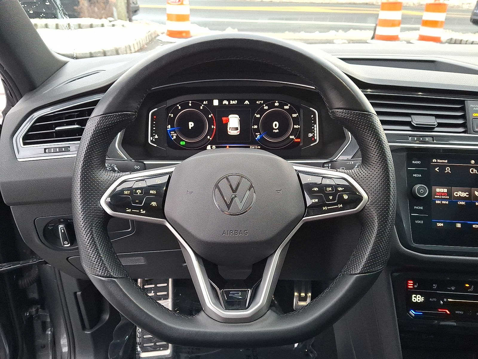 Thumbnail: 2022 Volkswagen Tiguan - 16