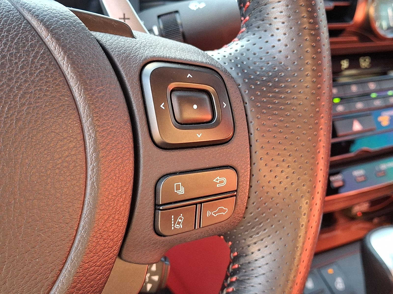 Thumbnail: 2023 Lexus IS - 18